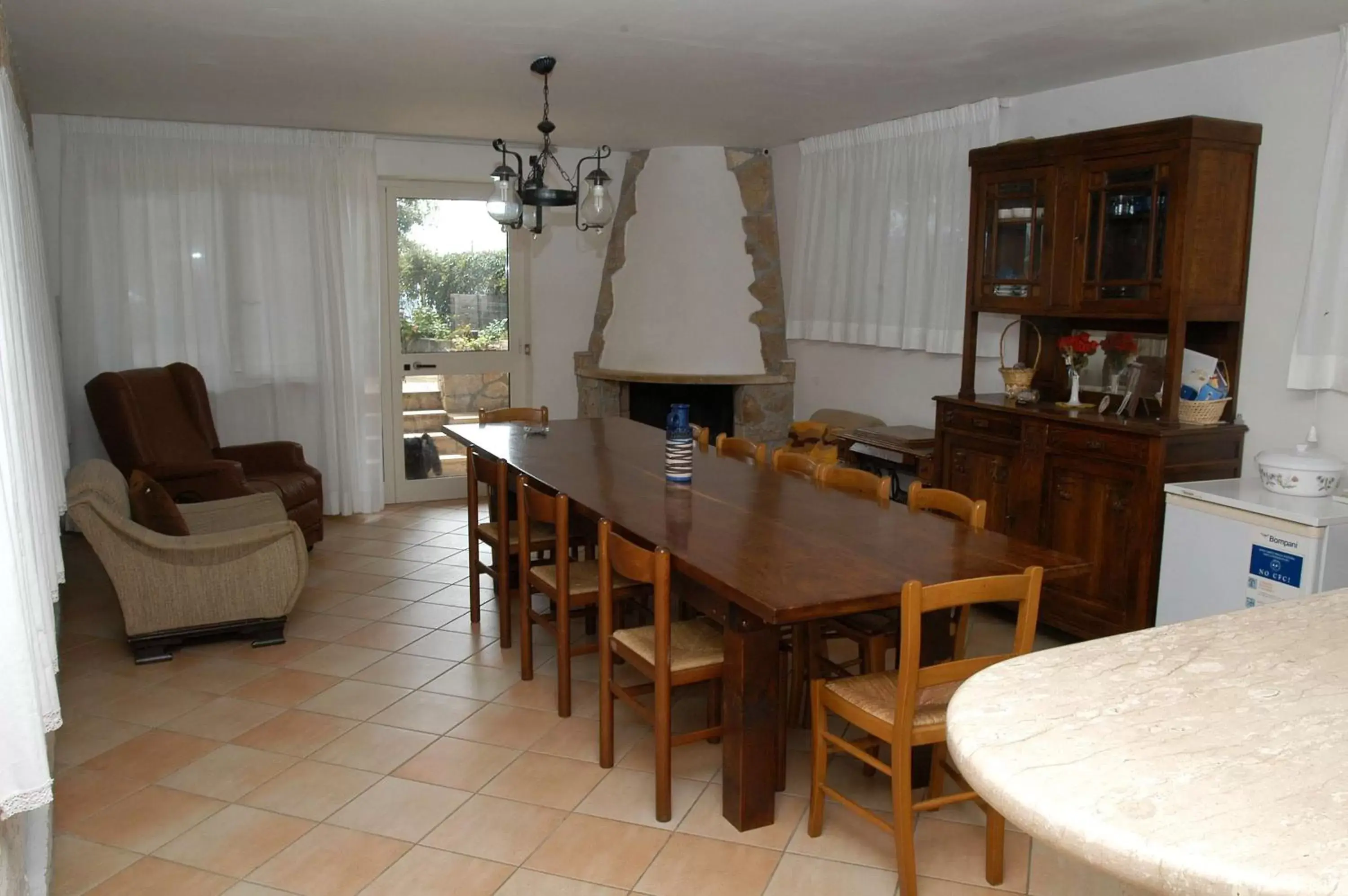 Kitchen or kitchenette, Lounge/Bar in B&B La Vecchia Scuola