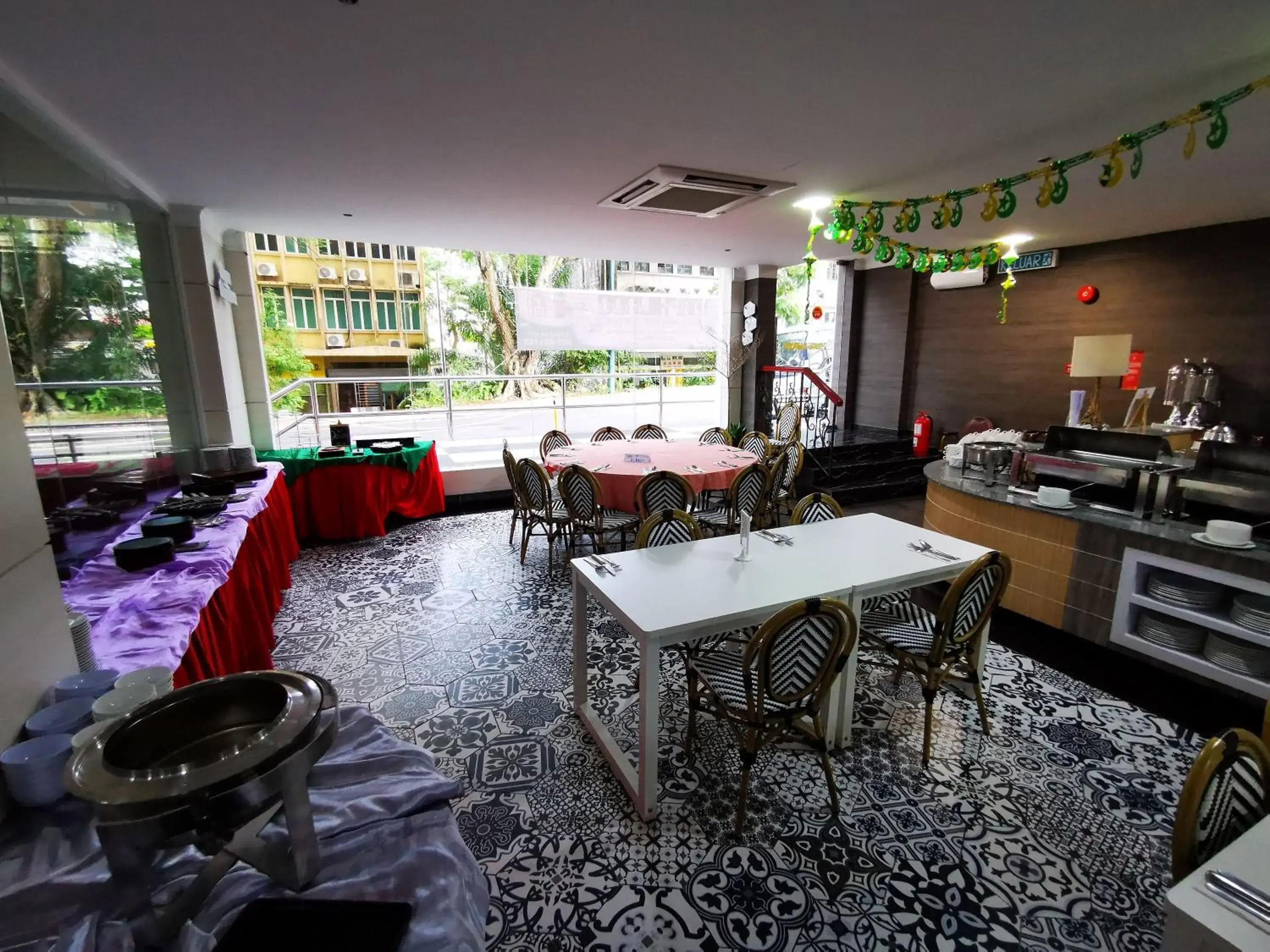 Restaurant/Places to Eat in Hotel Sandakan