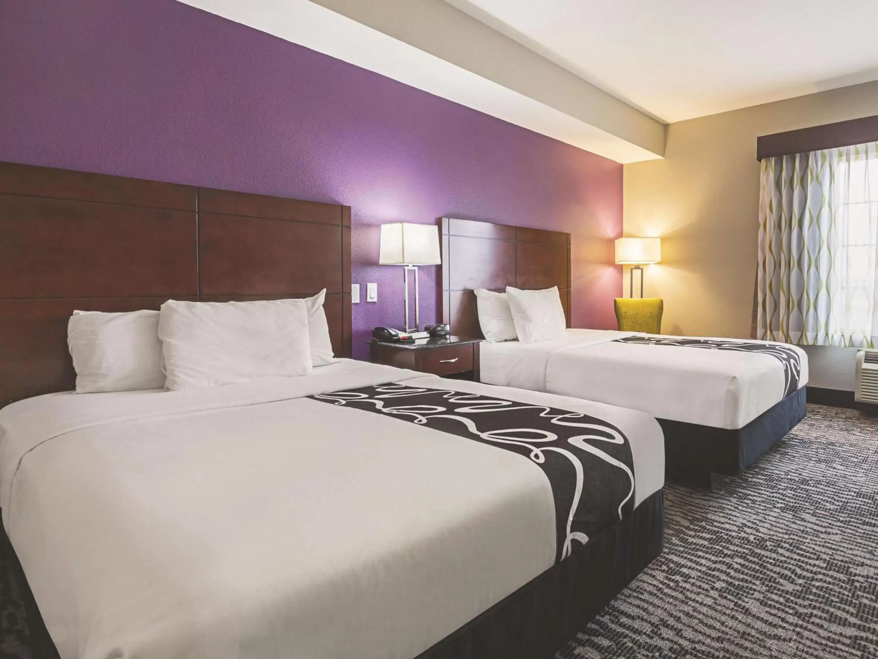 Queen Room with Two Queen Beds and Bath Tub - Mobility/Hearing Accessible - Non-Smoking in La Quinta by Wyndham Fresno Northwest Queen Room with Two Queen Beds and Bath Tub - Mobility/Hearing Accessible - Non-Smoking in La Quinta by Wyndham Fresno Northwest