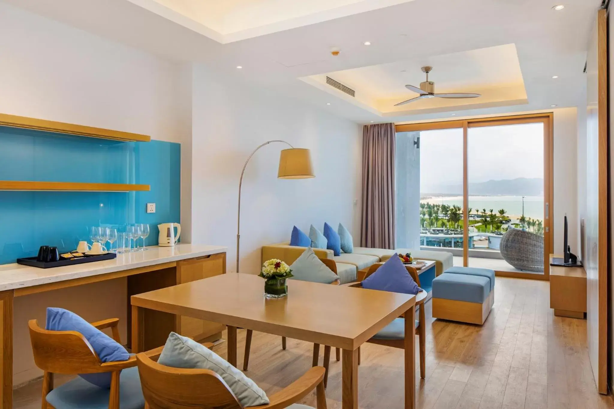 Balcony/Terrace, Dining Area in FLC Luxury Hotel Quy Nhon