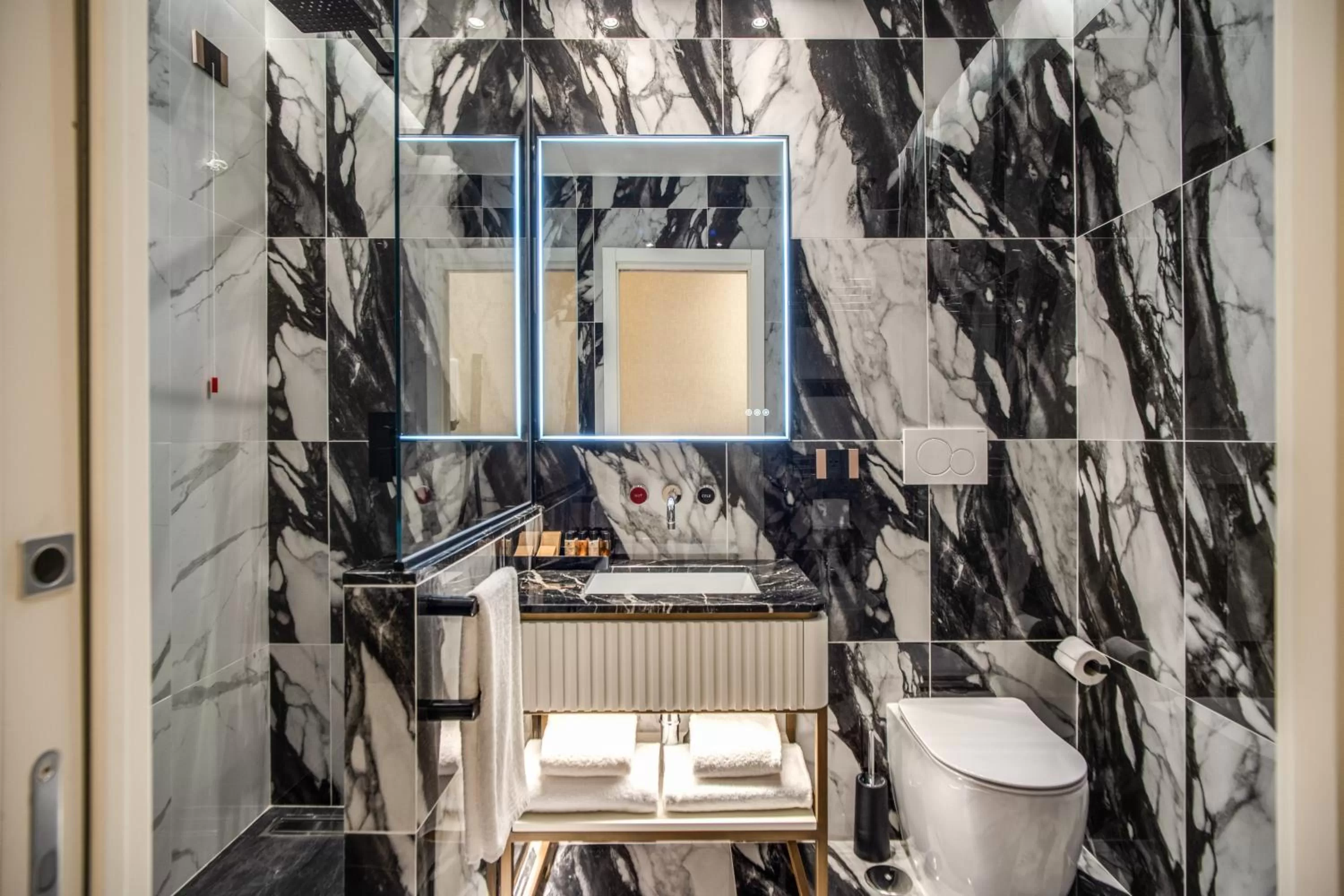 Bathroom in CC Palace Hotel