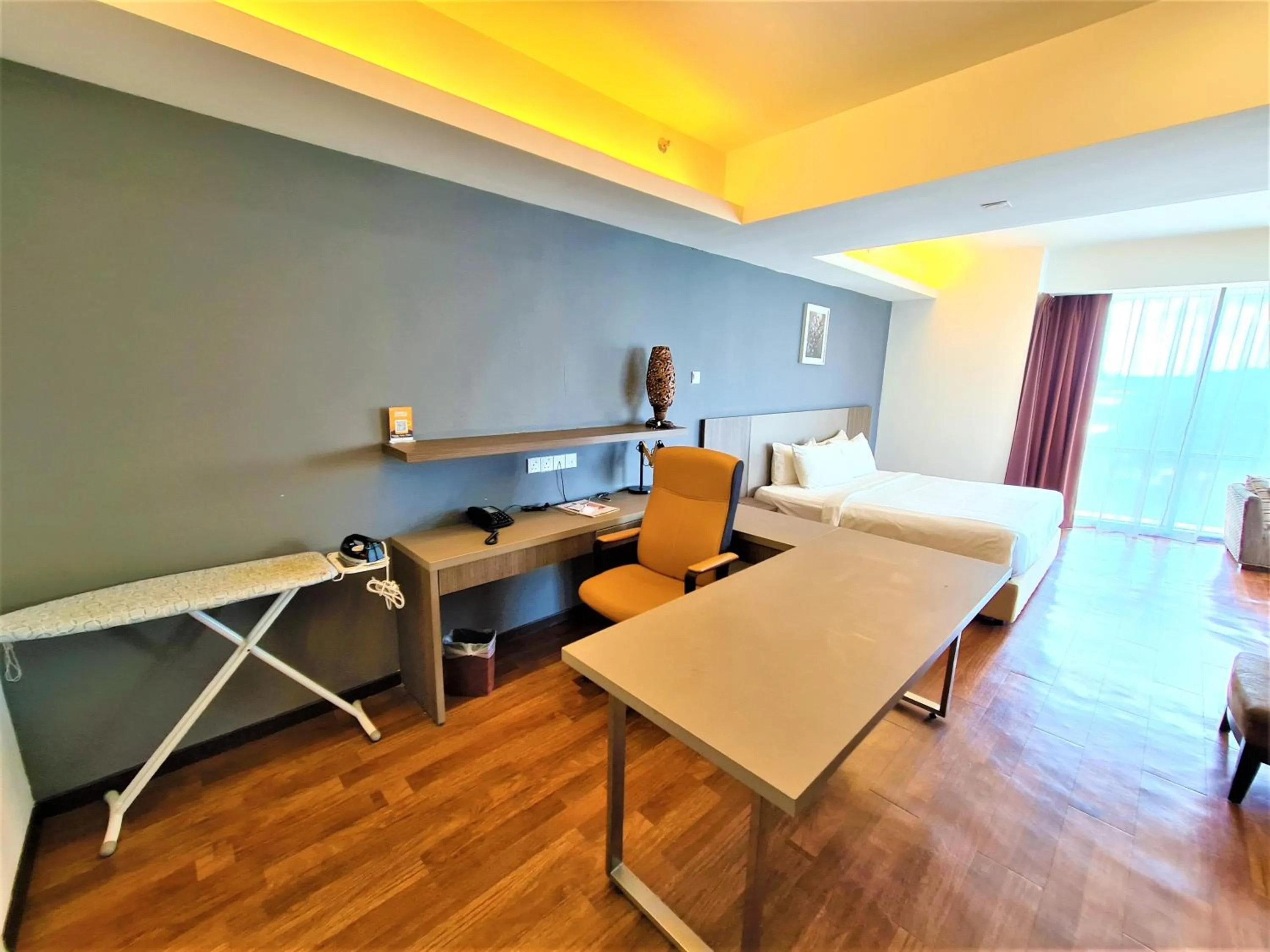 Seating area in Nexus Regency Suites & Hotel