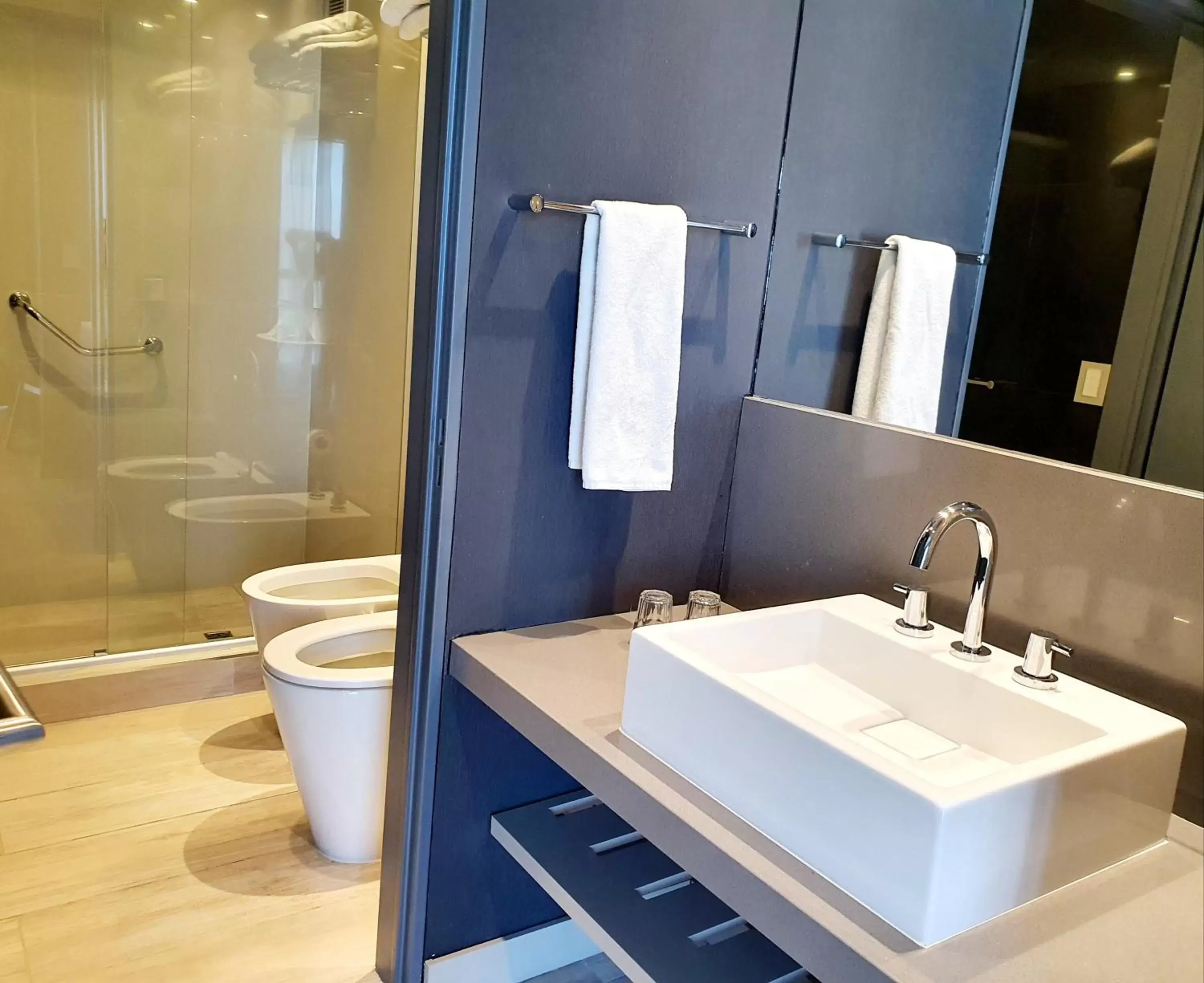 Shower in GrandView Hotel Buenos Aires Shower in GrandView Hotel Buenos Aires