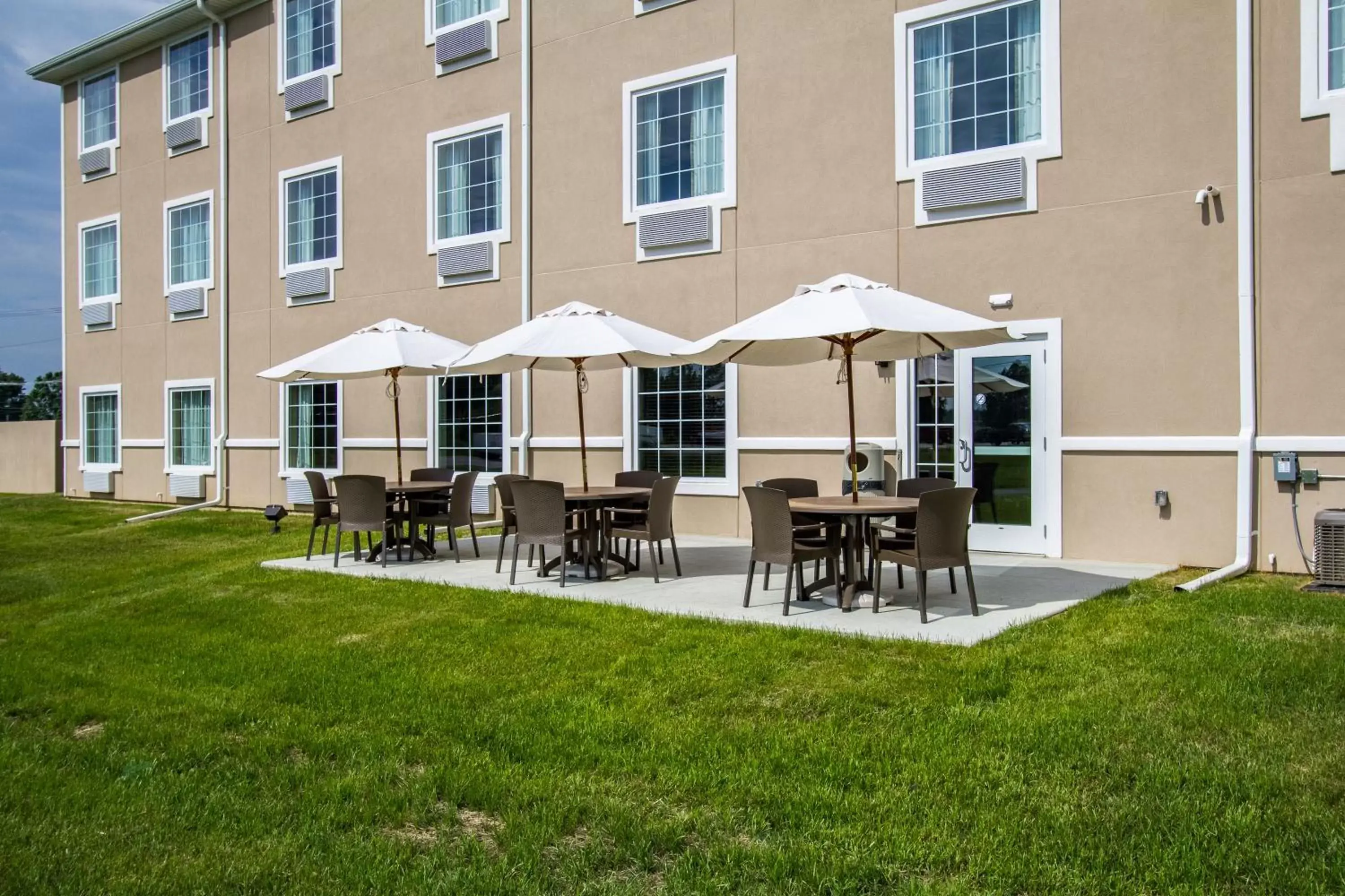 Patio in Cobblestone Hotel & Suites - Orrville