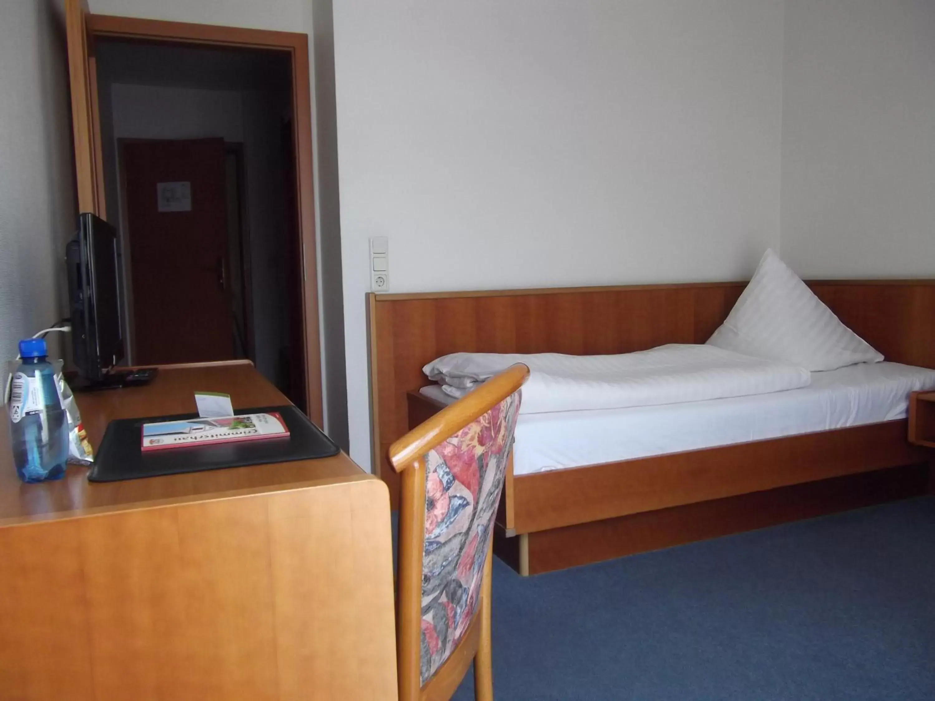 Photo of the whole room, Bed in Atrium Hotel