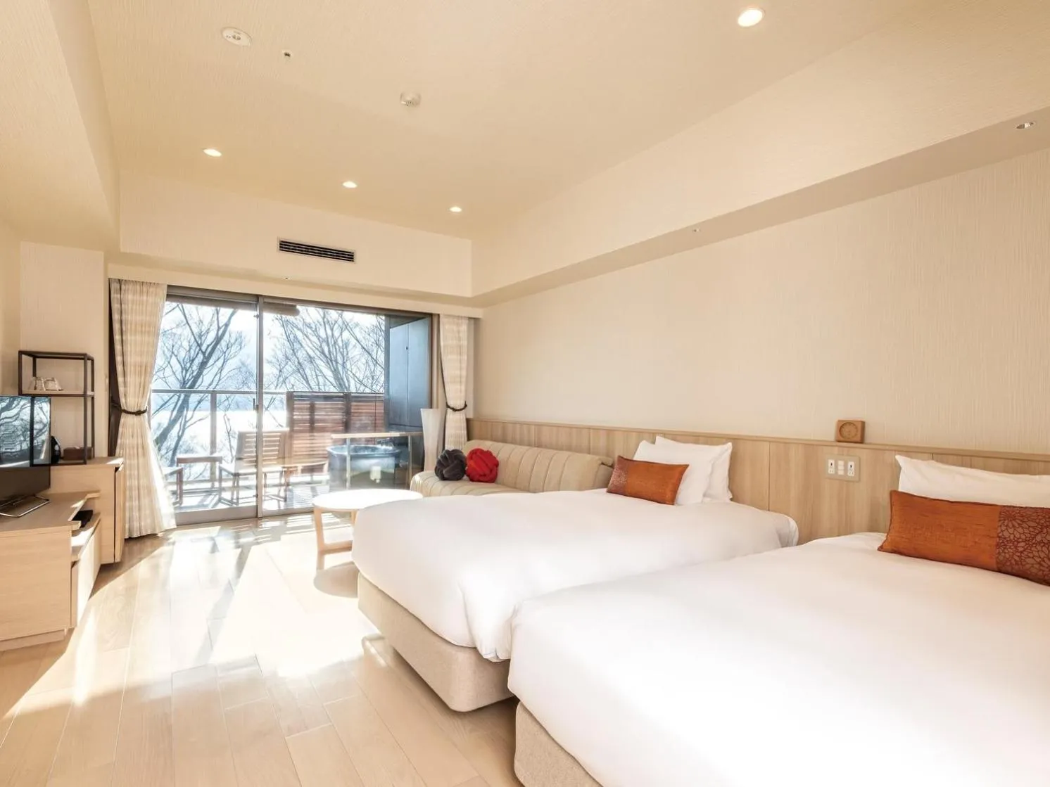 Standard Room with Open-Air Bath with Lake Side in Hakone Ashinoko Hanaori