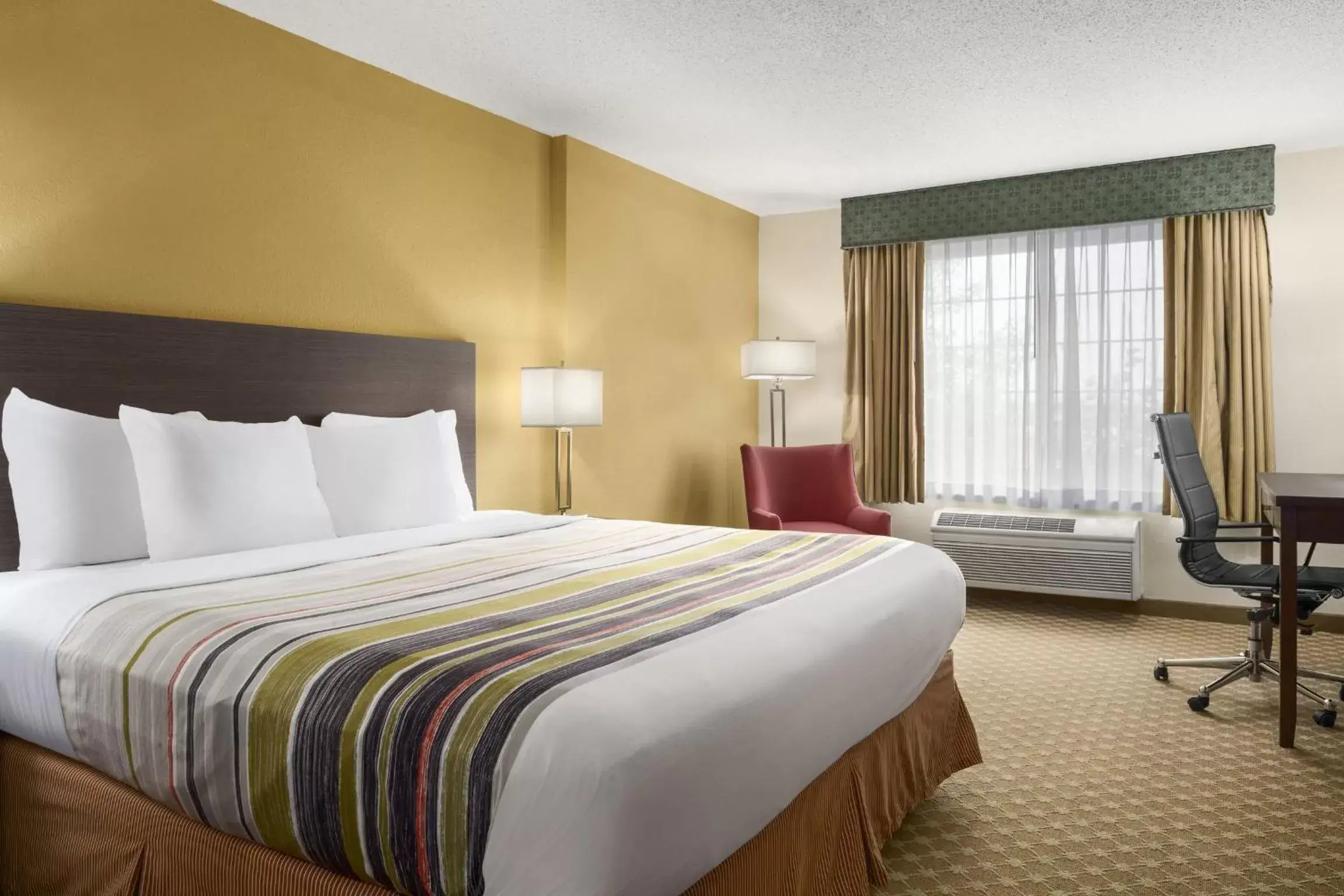 Photo of the whole room, Bed in Country Inn & Suites by Radisson, Manteno, IL