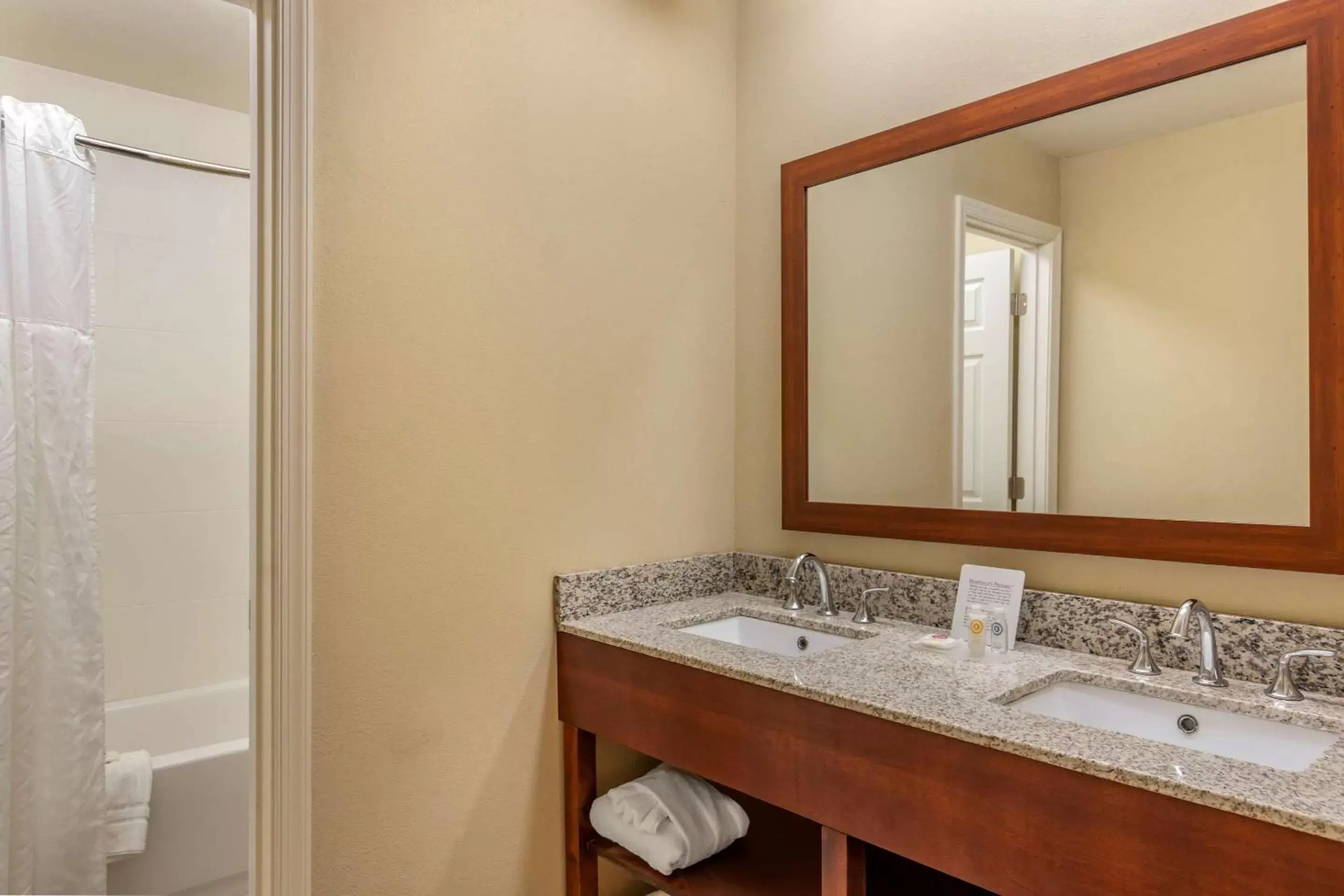 Bathroom in Comfort Inn Petersburg Near Fort Gregg-Adams