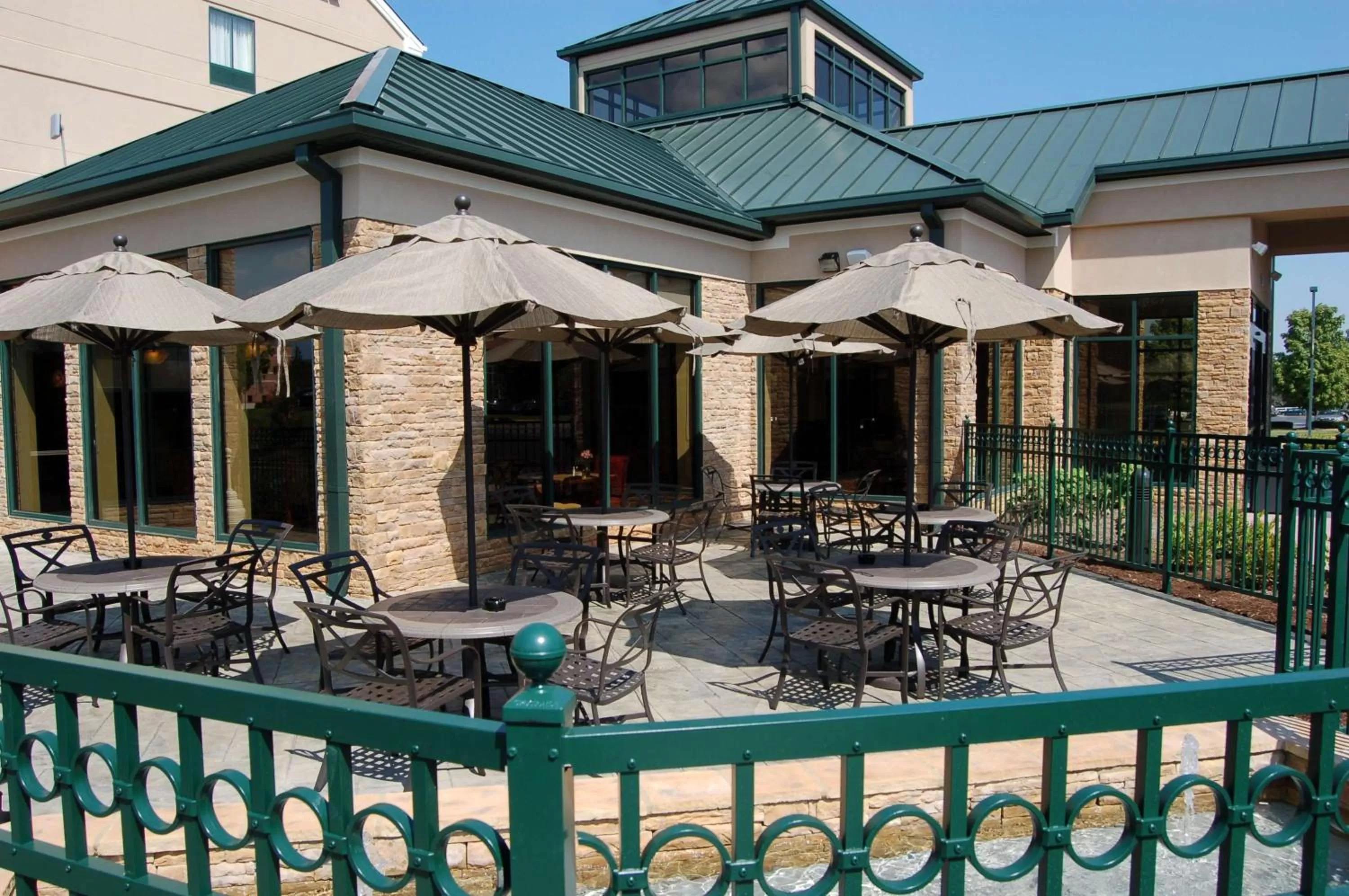 Property building in Hilton Garden Inn Bowling Green