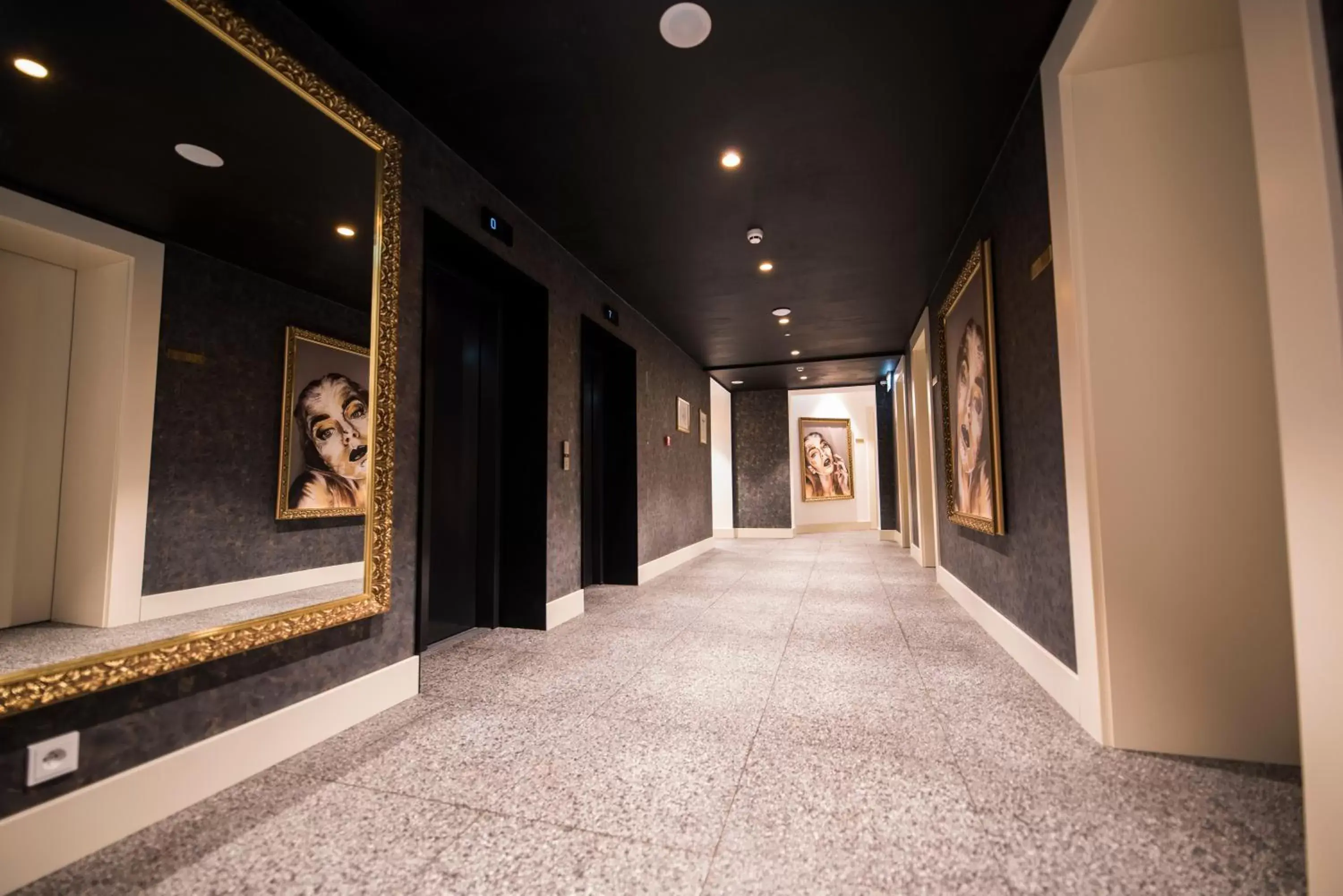 Property building in The Gold Bank Property building in The Gold Bank