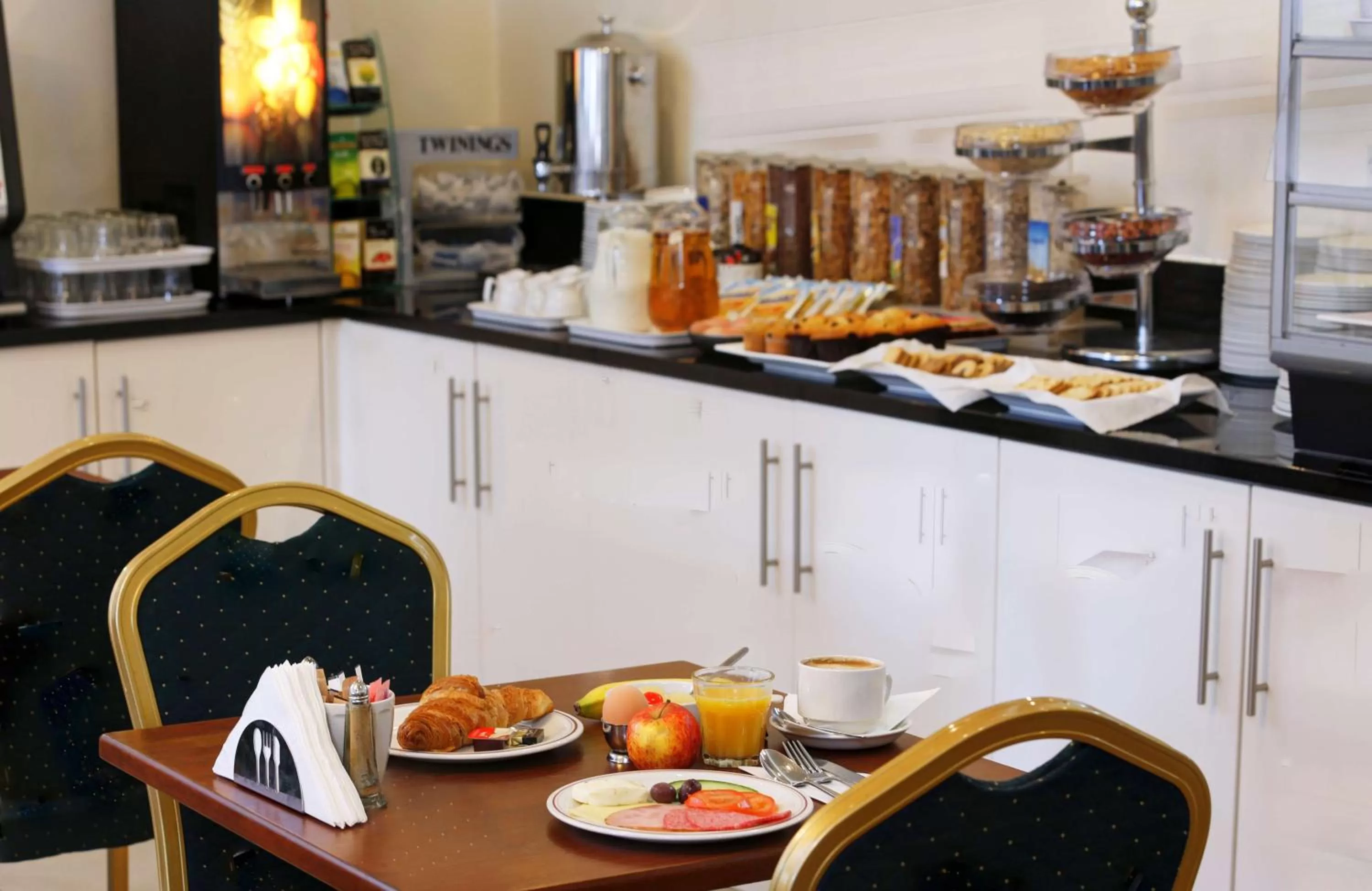 Restaurant/places to eat in Best Western London Highbury