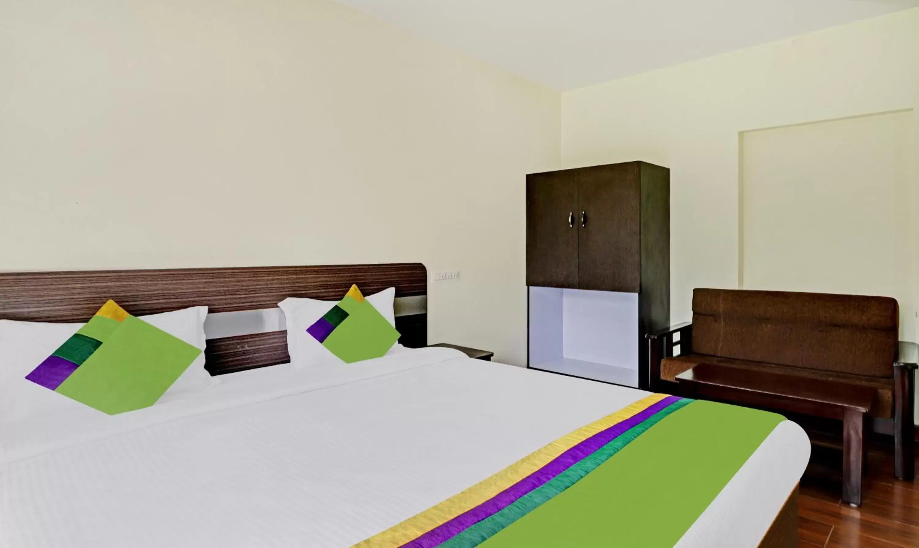 Bedroom, Bed in Treebo Aall Season Bedroom, Bed in Treebo Aall Season