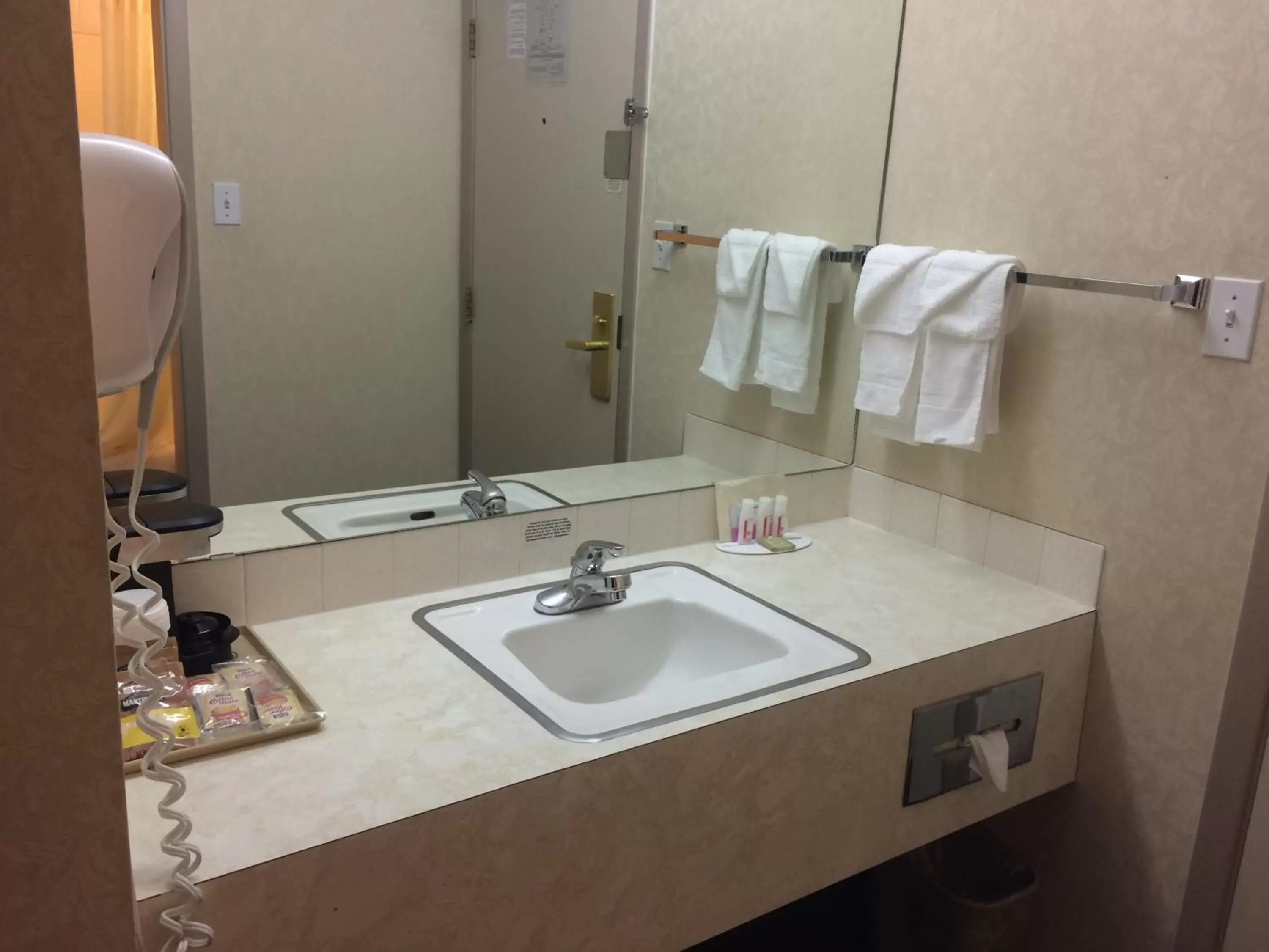 Bathroom in Super 8 by Wyndham Lethbridge Bathroom in Super 8 by Wyndham Lethbridge