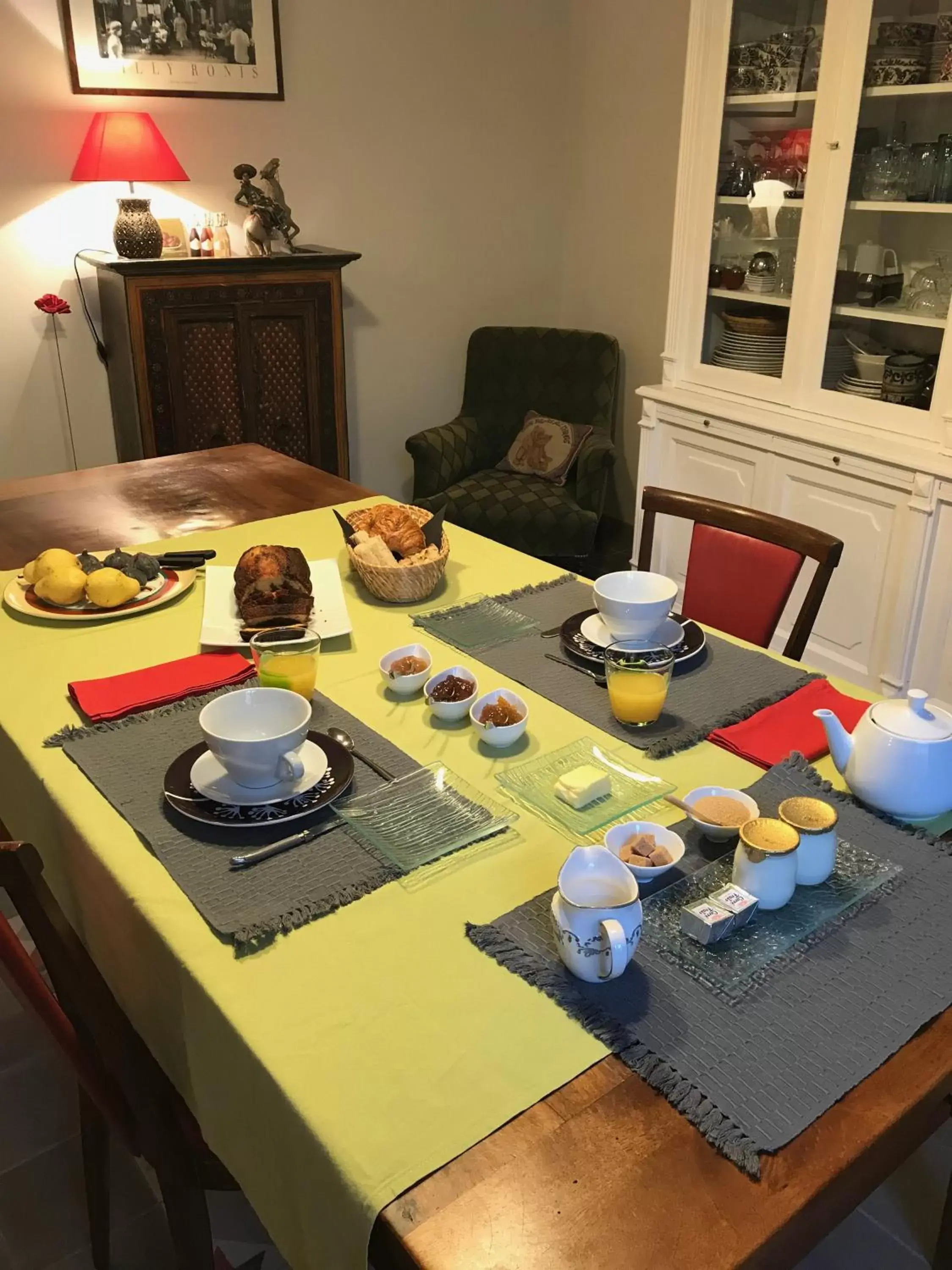 Continental breakfast, Restaurant/Places to Eat in Couleurs De Camargue