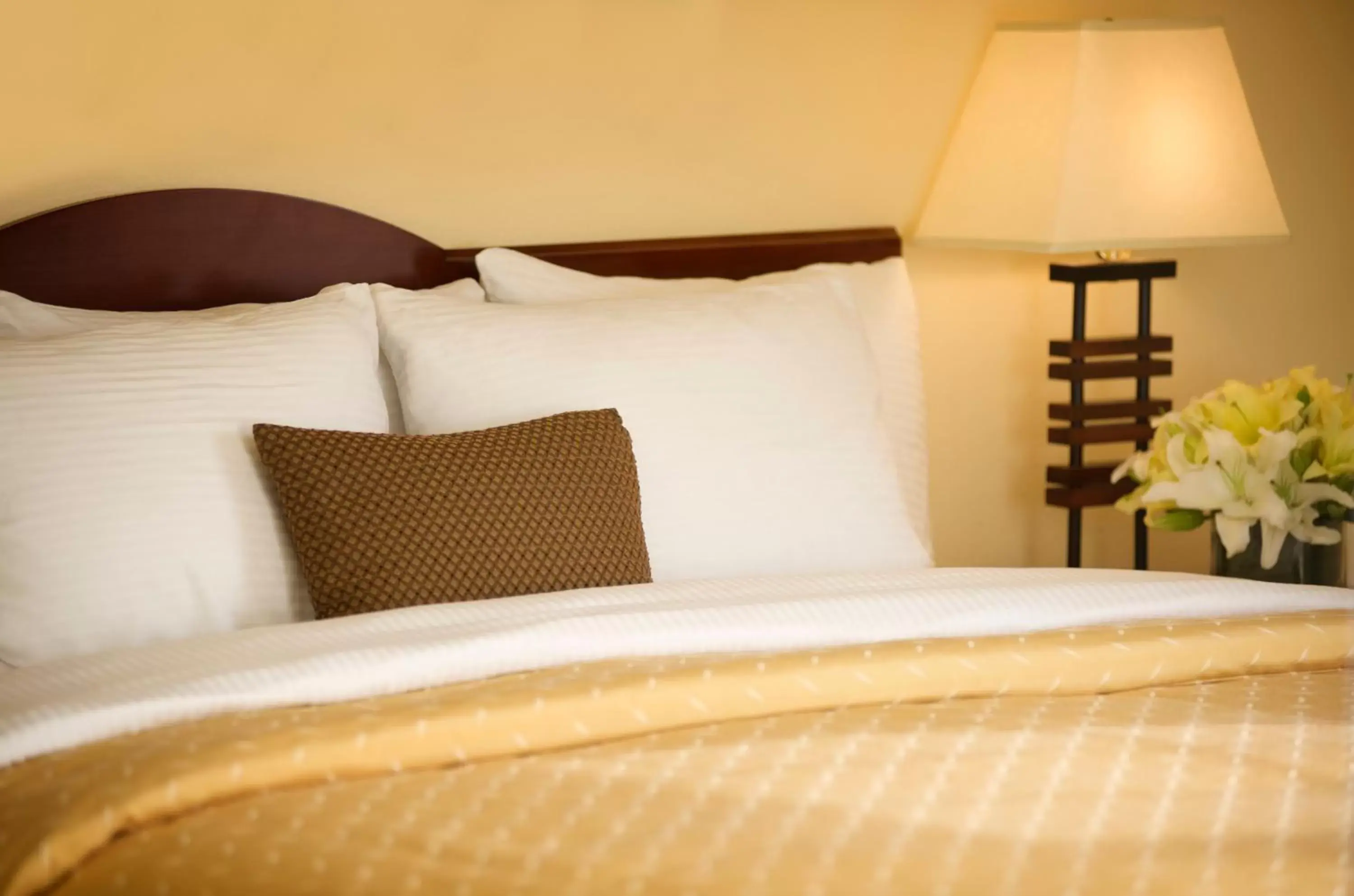 Bed in Larkspur Landing Folsom-An All-Suite Hotel