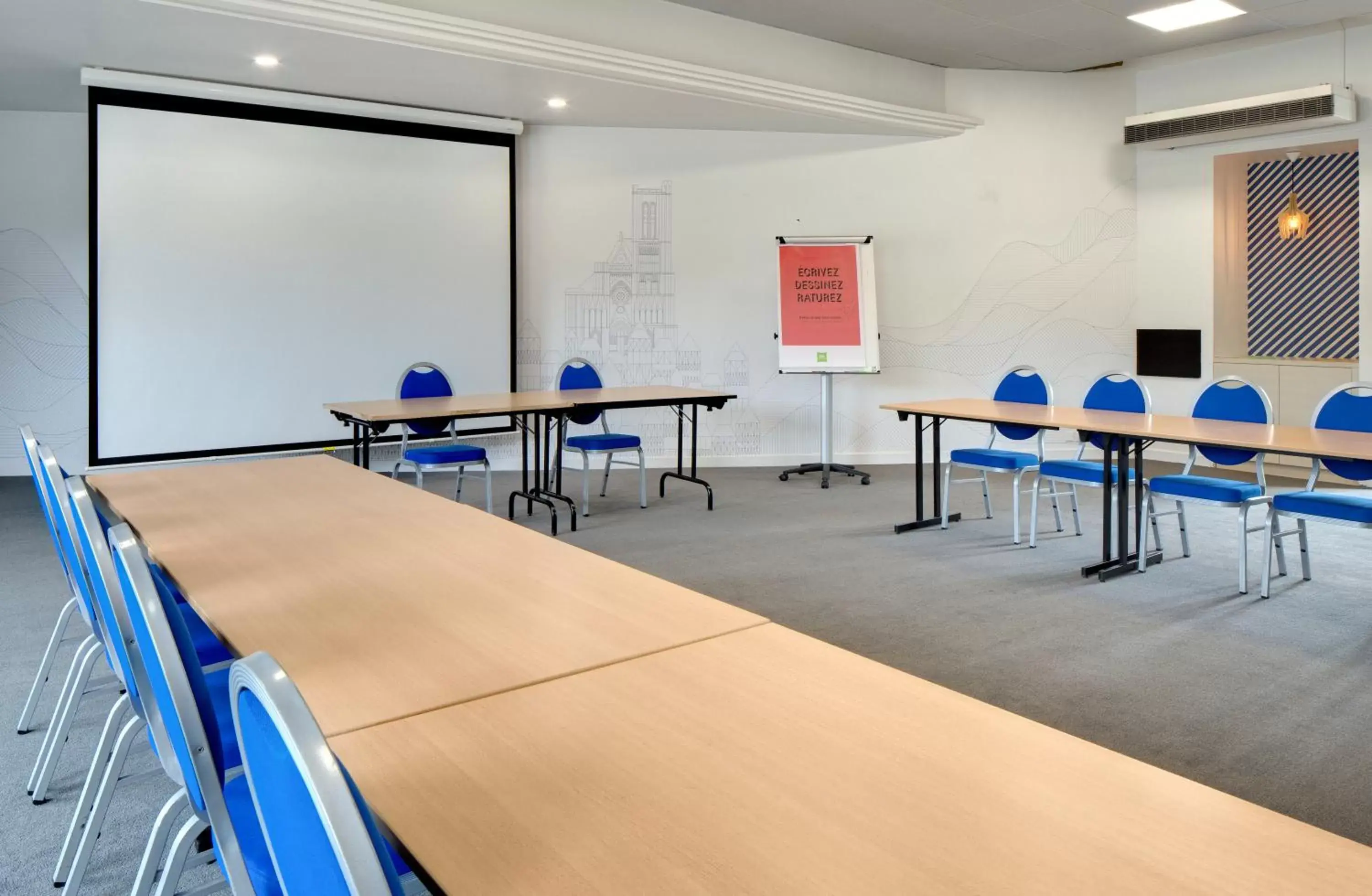 Meeting/conference room, Table Tennis in Hôtel ibis Styles Auxerre Nord