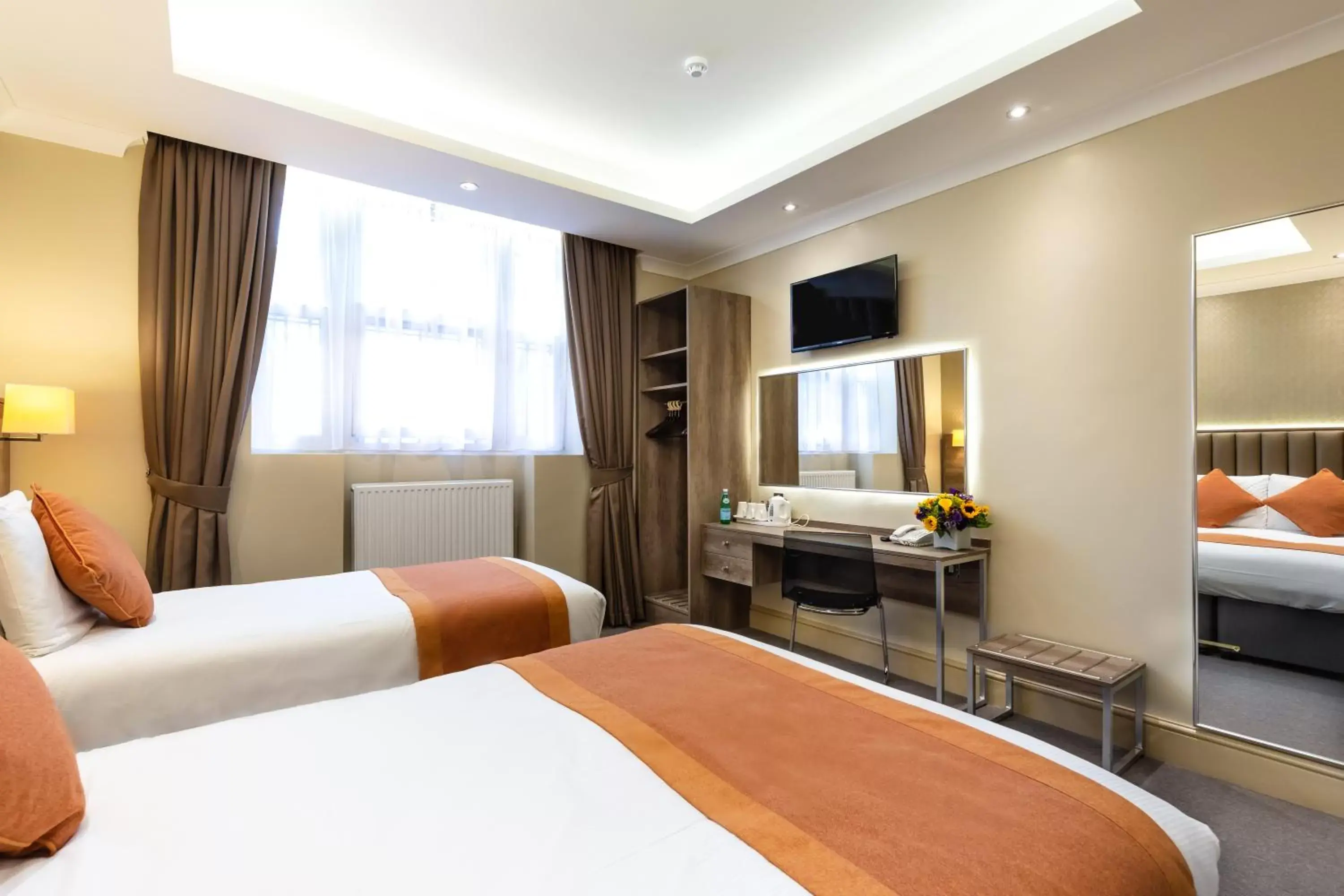 Bedroom, Bed in Sidney Hotel London-Victoria