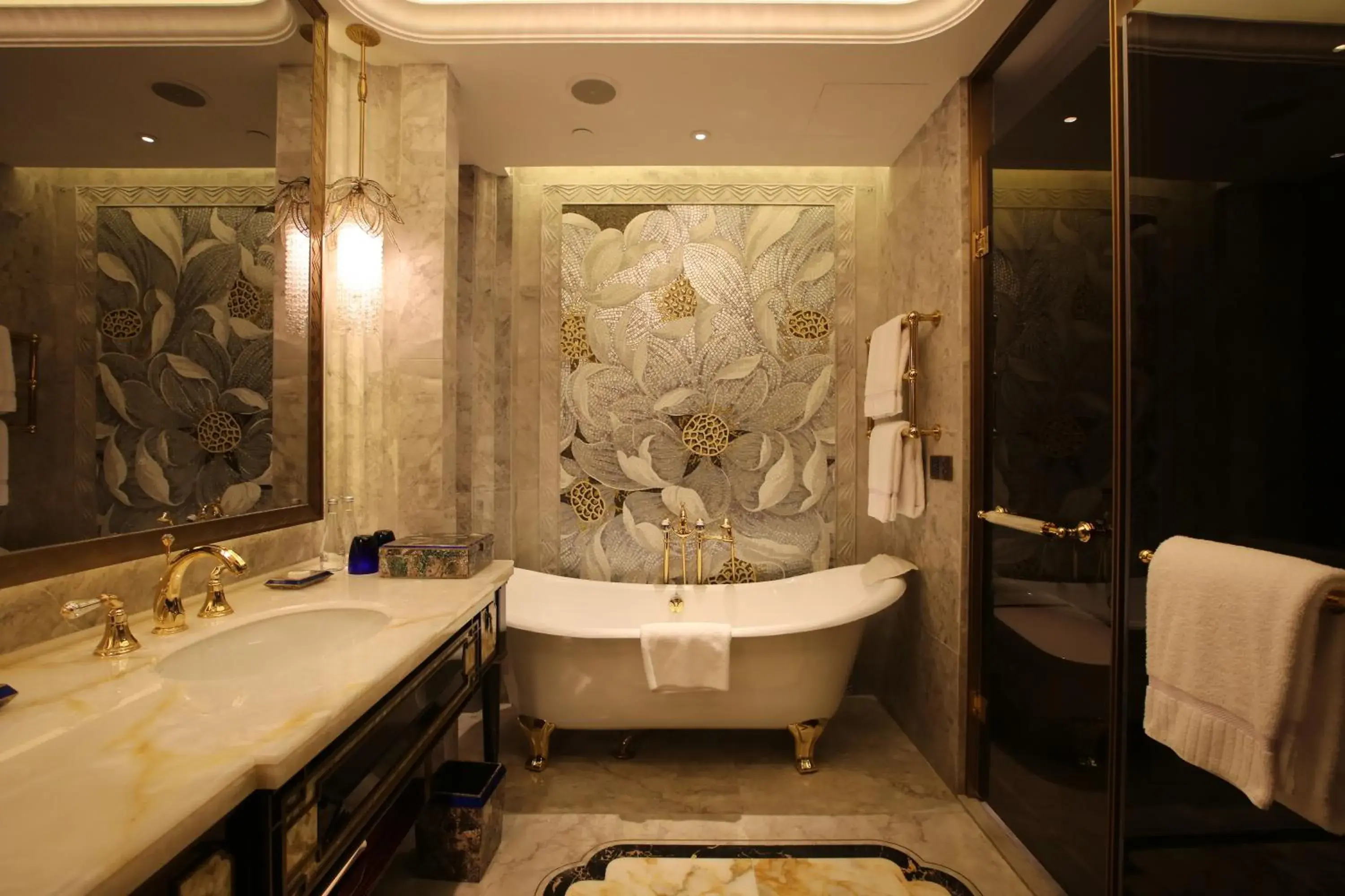 Decorative detail, Bathroom in Wanda Reign on the Bund