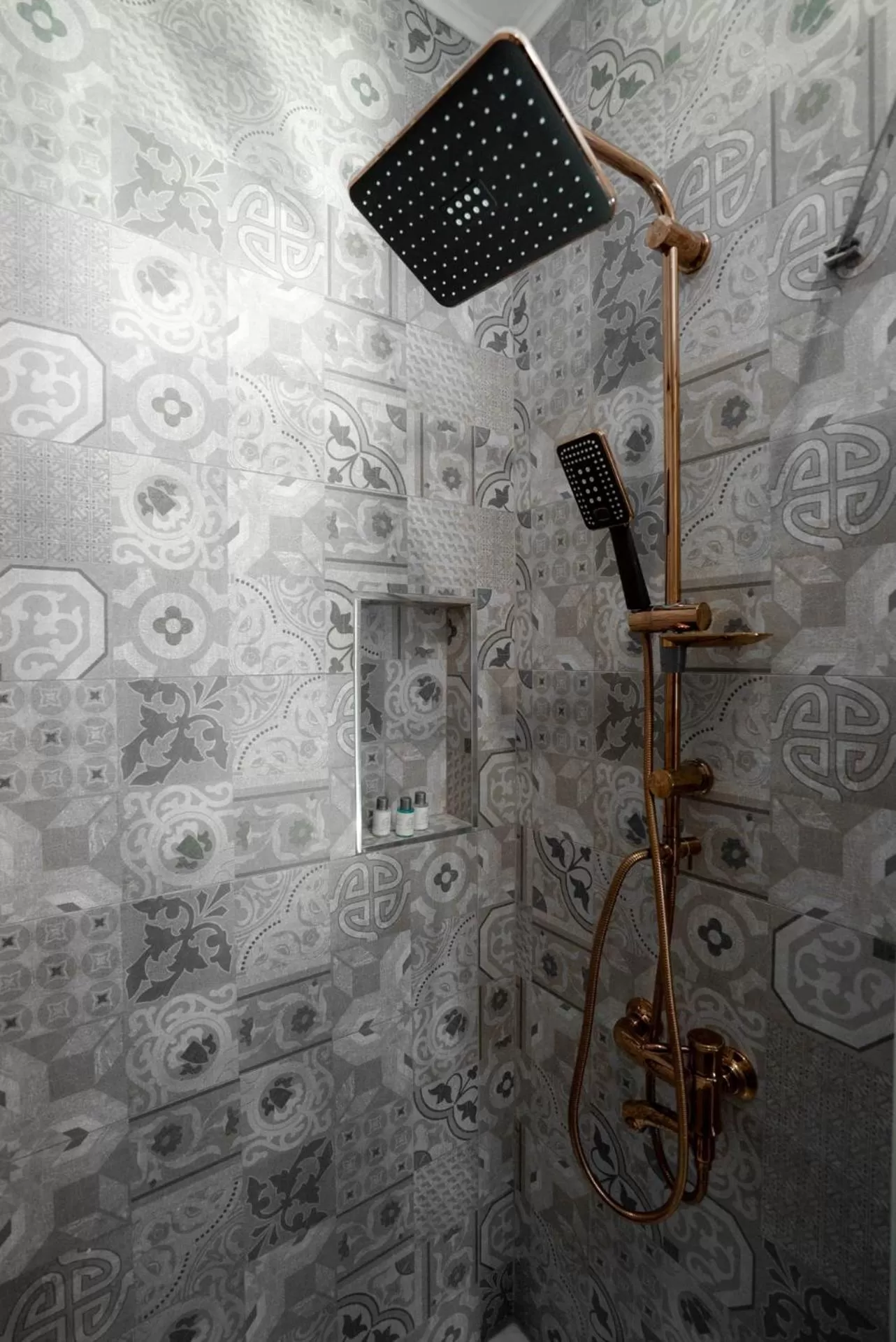 Shower in Homey AirPort Hotel