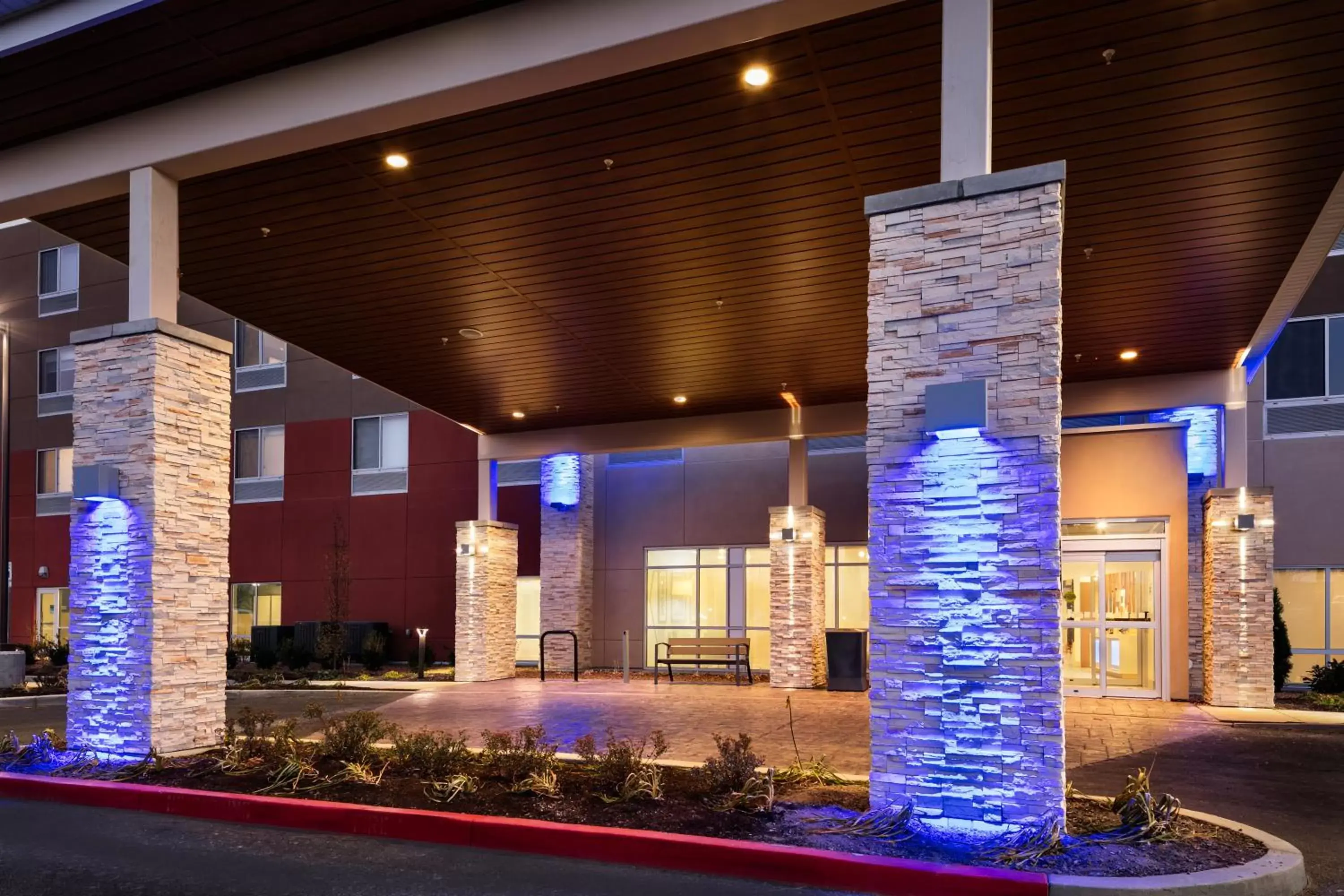 Property building in Holiday Inn Express & Suites - Bend South by IHG Property building in Holiday Inn Express & Suites - Bend South by IHG