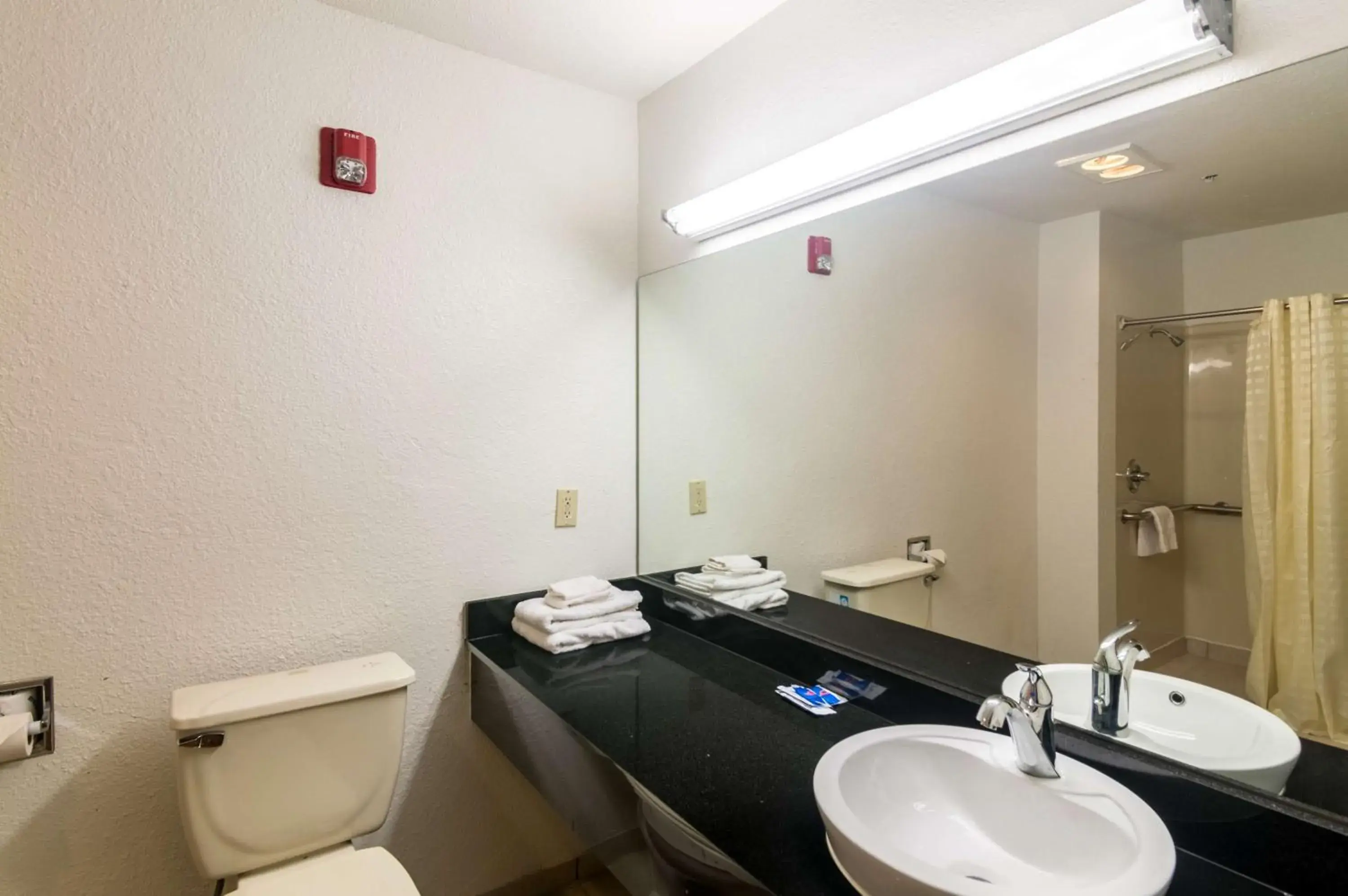 Toilet, Bathroom in Motel 6-Oklahoma City, OK