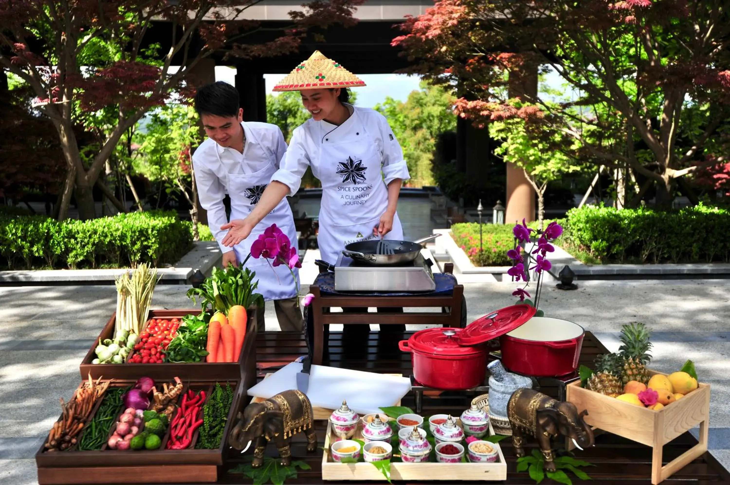 Staff, Food in Anantara Guiyang Resort