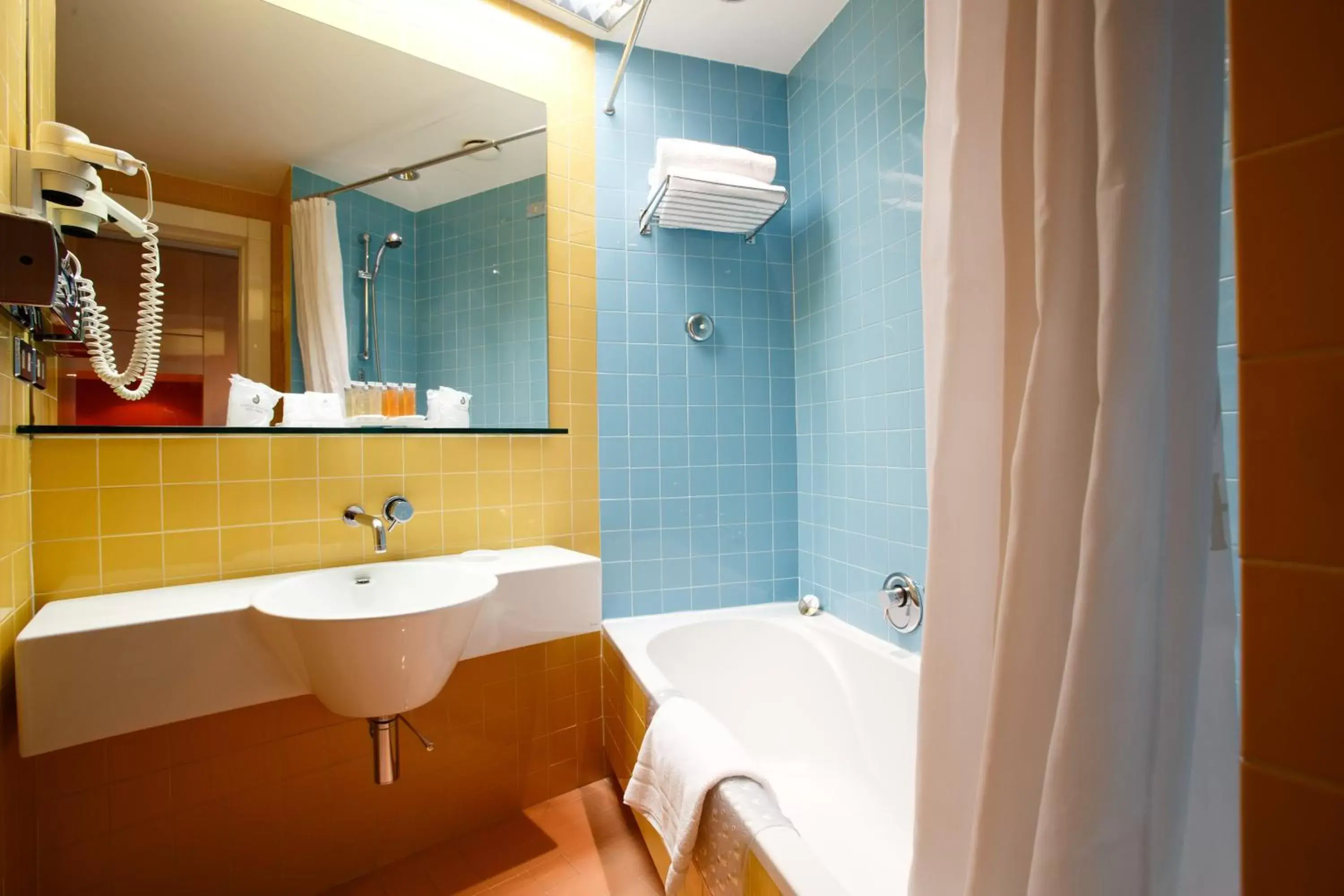Bathroom in Albani Hotel Roma