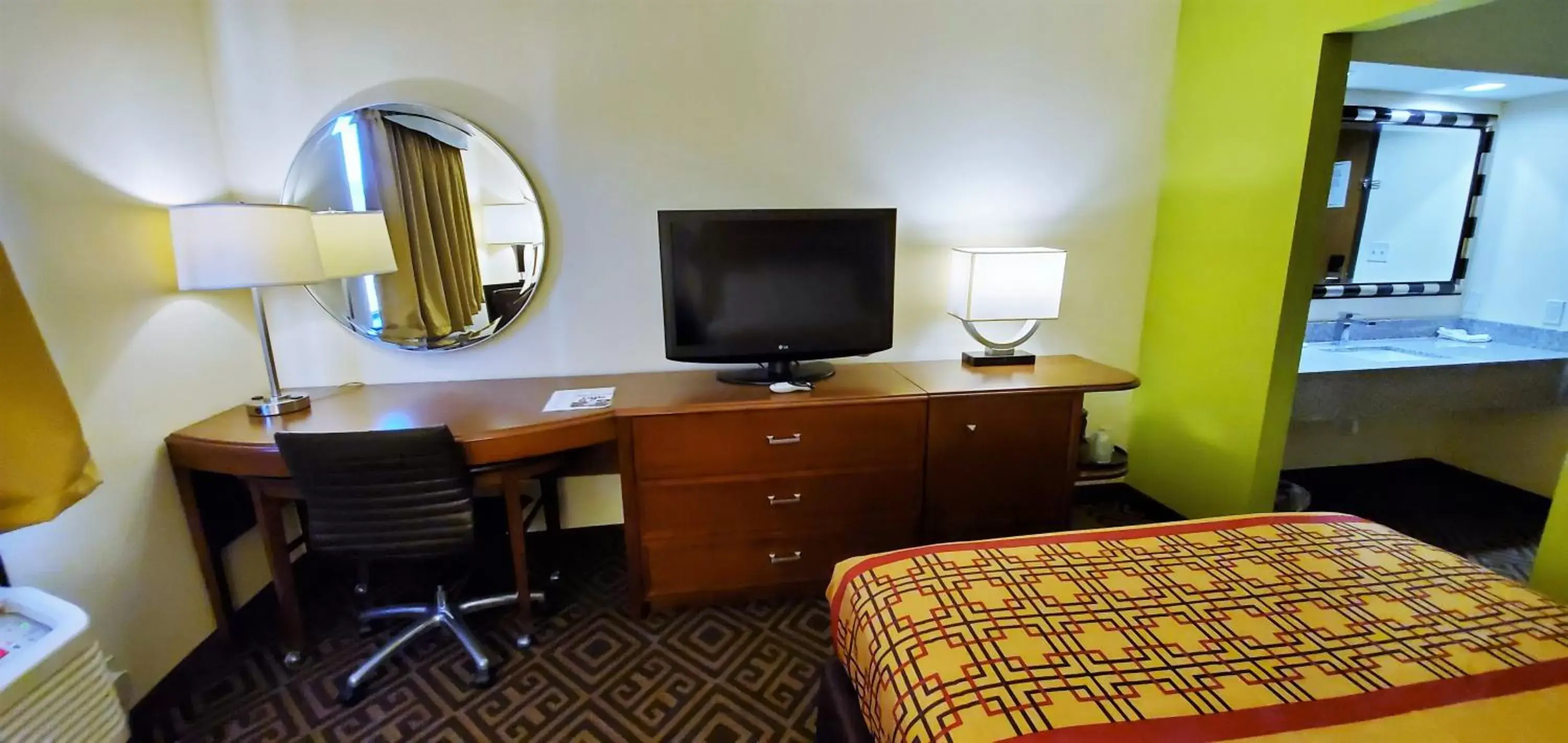 TV and multimedia, TV/Entertainment Center in Travel Inn and Suites