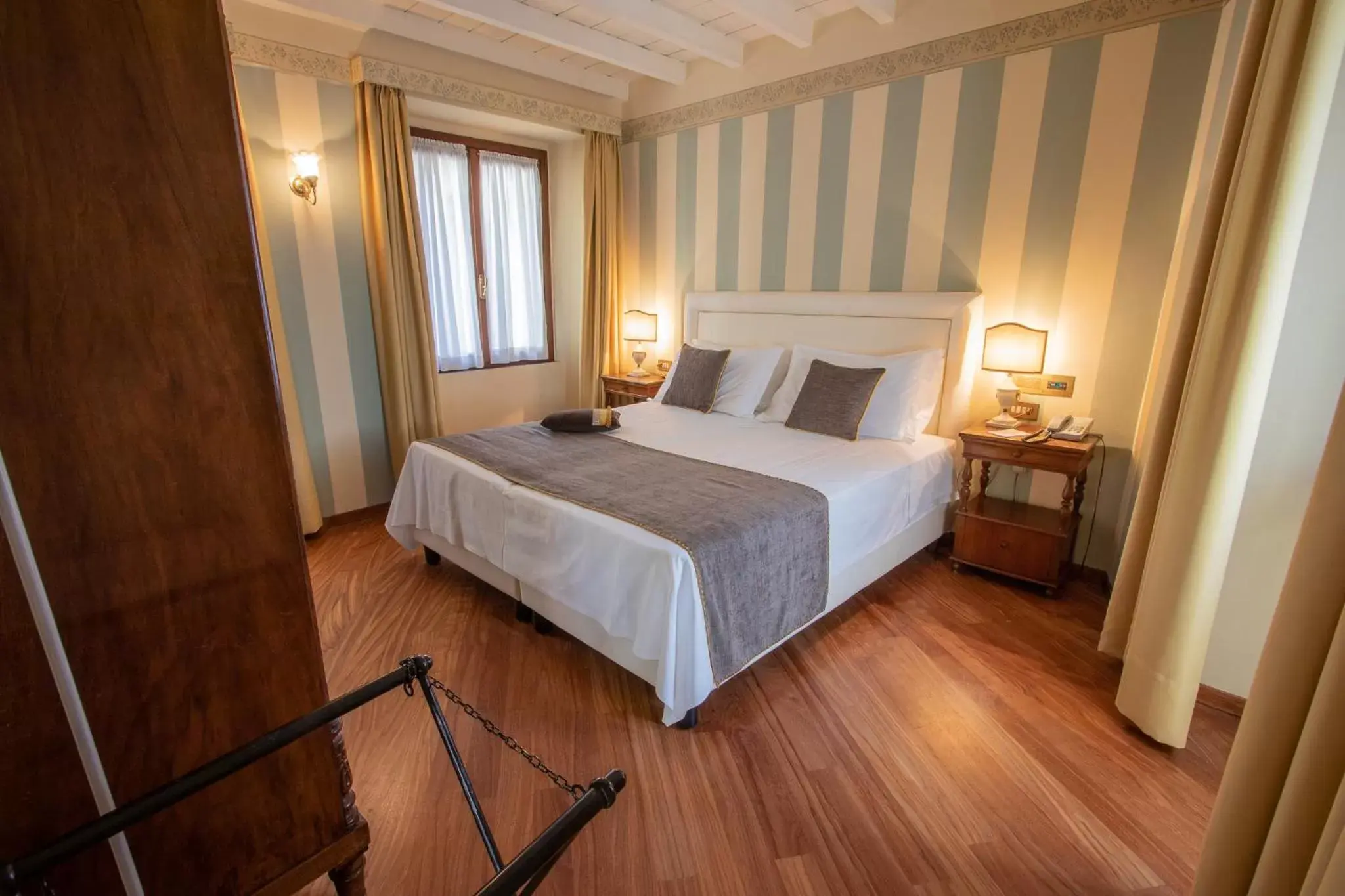 Photo of the whole room, Bed in Albergo Le Due Corti