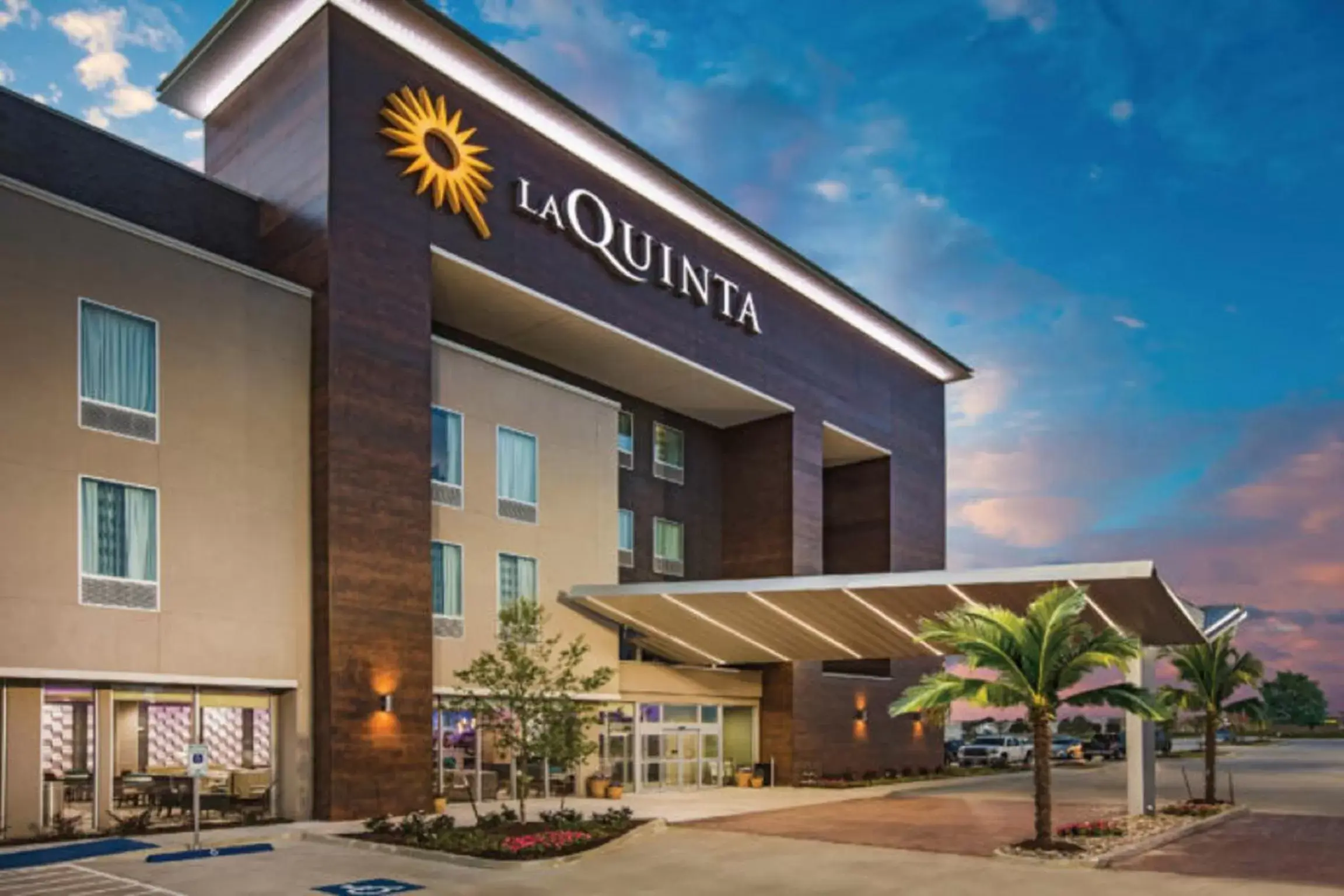 Property Building in La Quinta Inn & Suites by Wyndham Manassas, VA- Dulles Airport