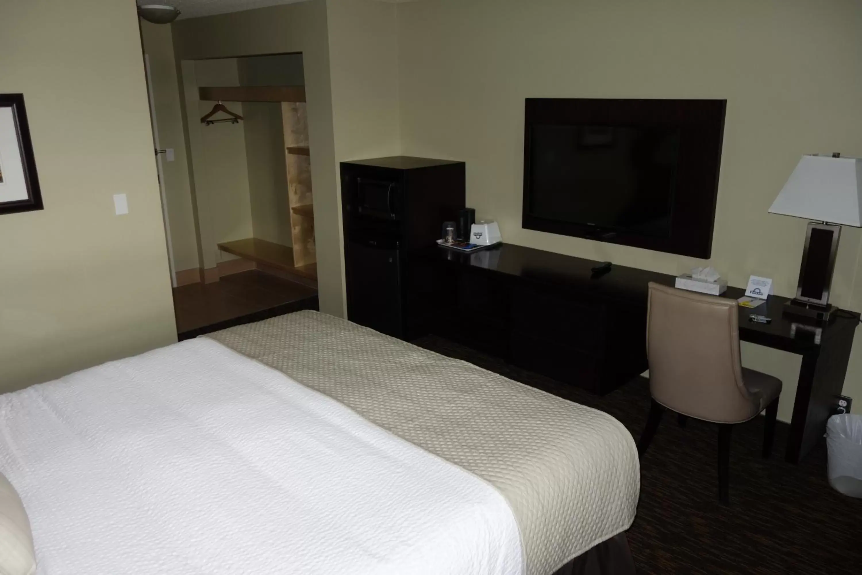 Bed in Days Inn by Wyndham Vermilion