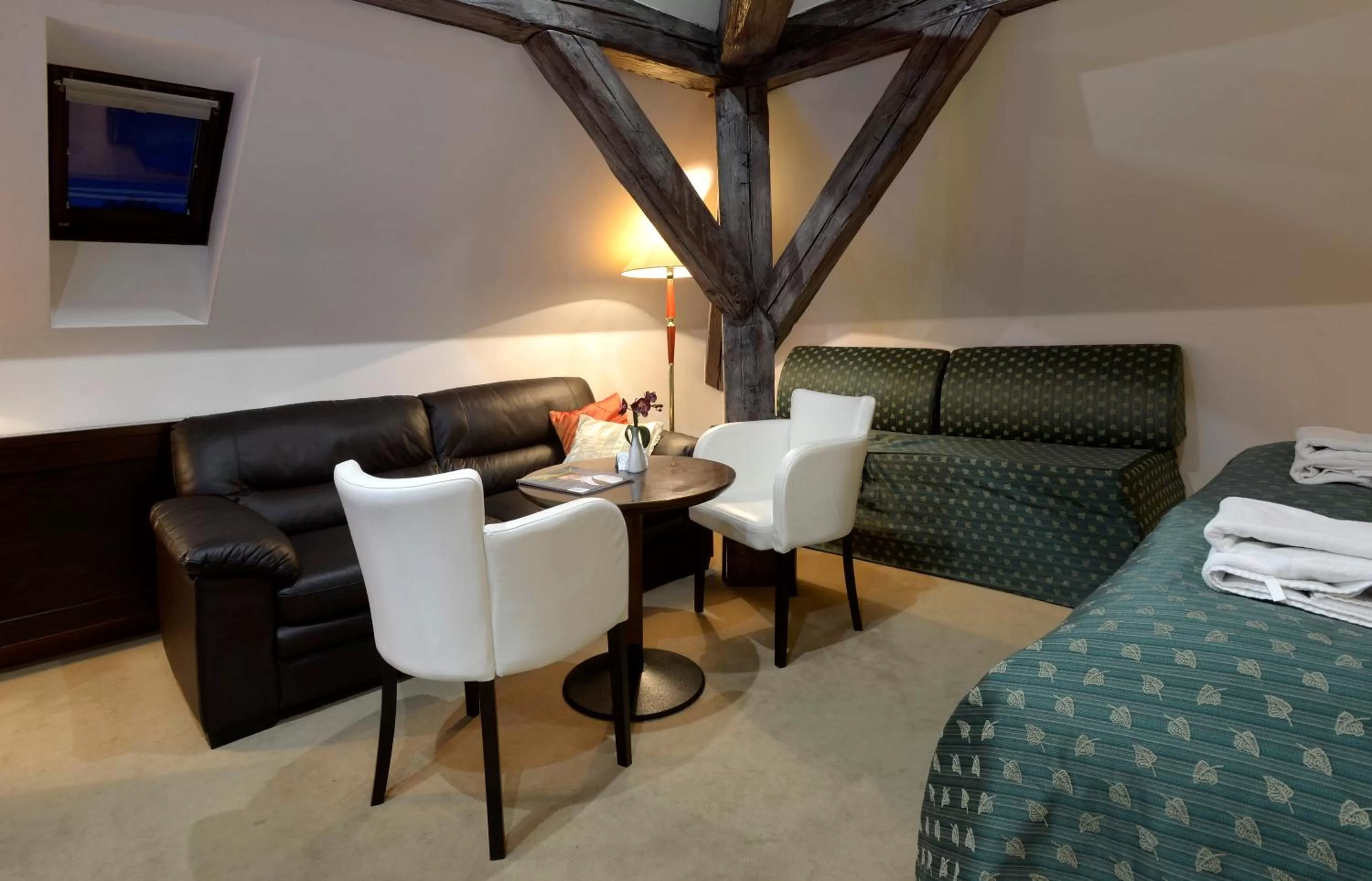 Seating area, Bed in Hotel Grand