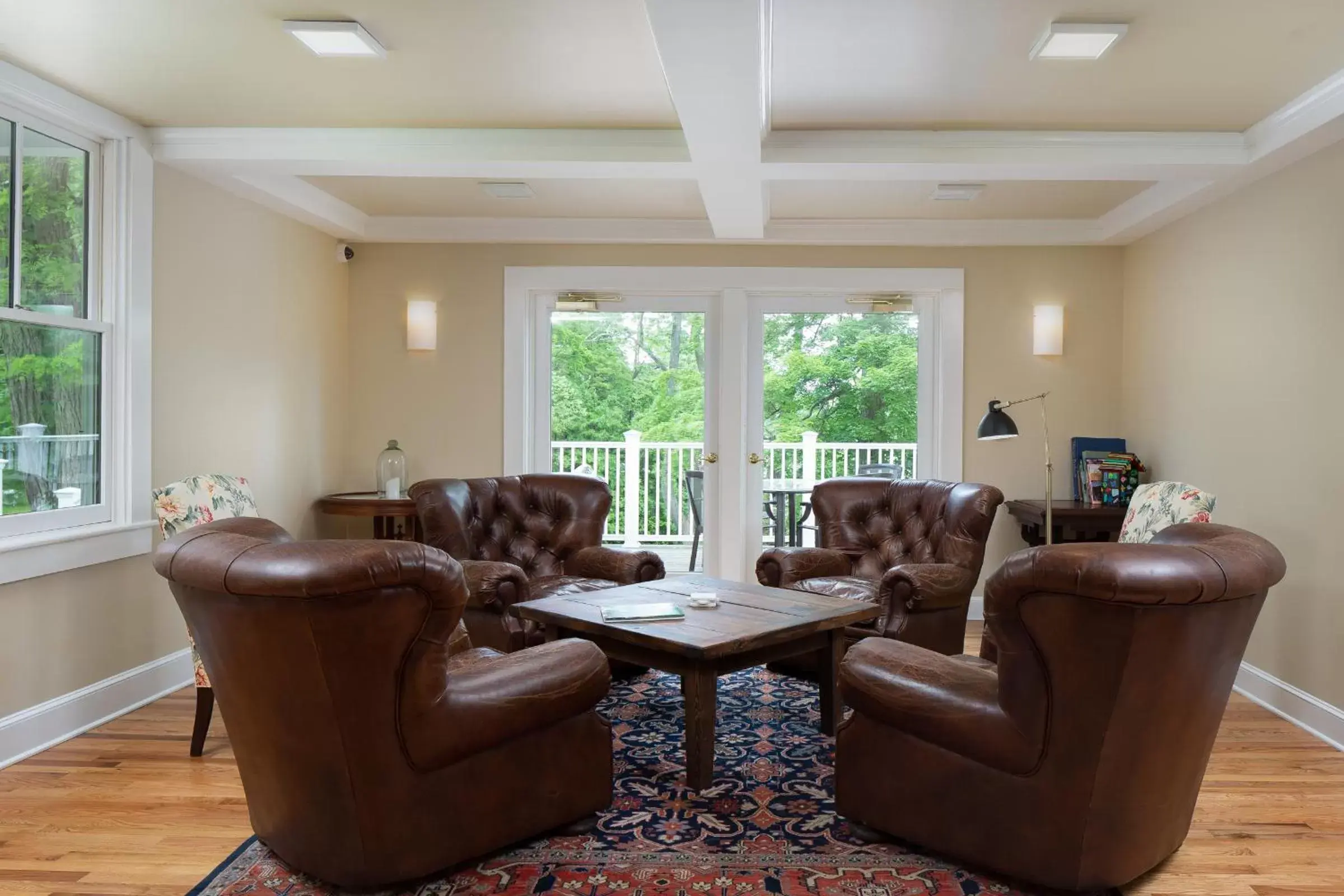 Communal lounge/ TV room, Seating Area in Lakehouse Inn