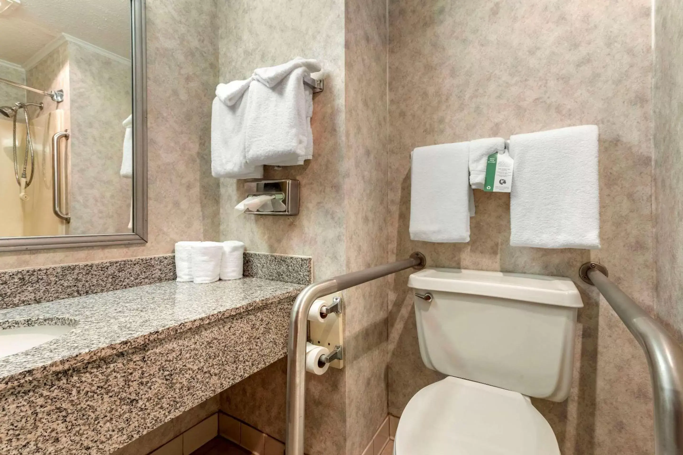 Photo of the whole room, Bathroom in Quality Inn Selinsgrove
