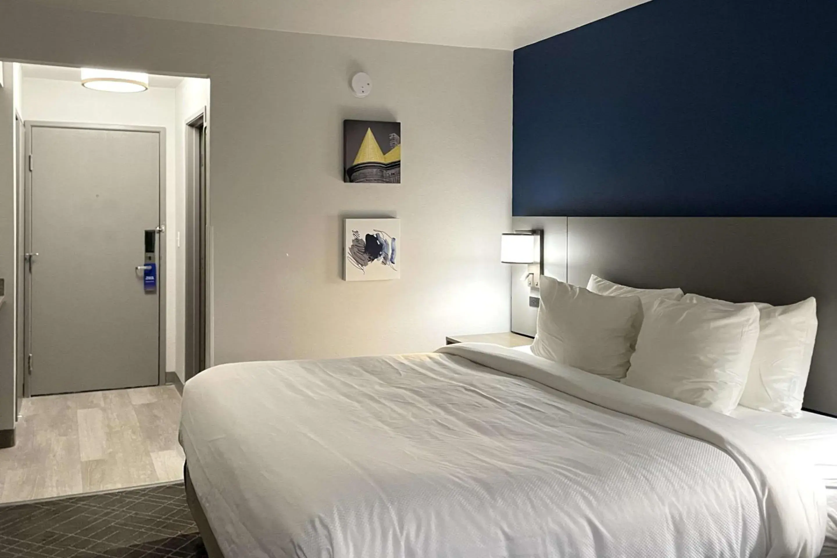 Bedroom, Bed in Comfort Suites Denver North - Westminster