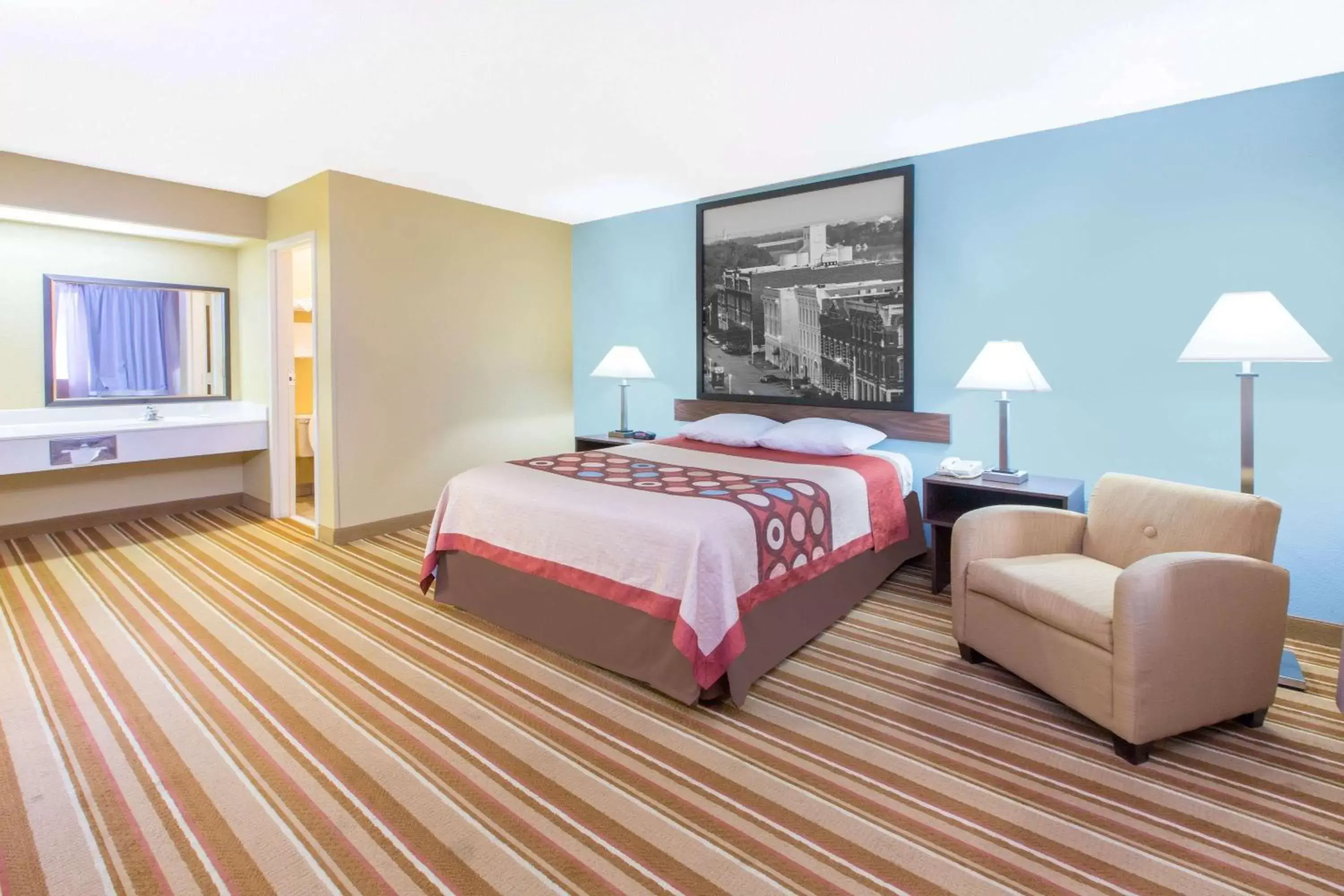 Photo of the whole room, Bed in Super 8 by Wyndham Dothan