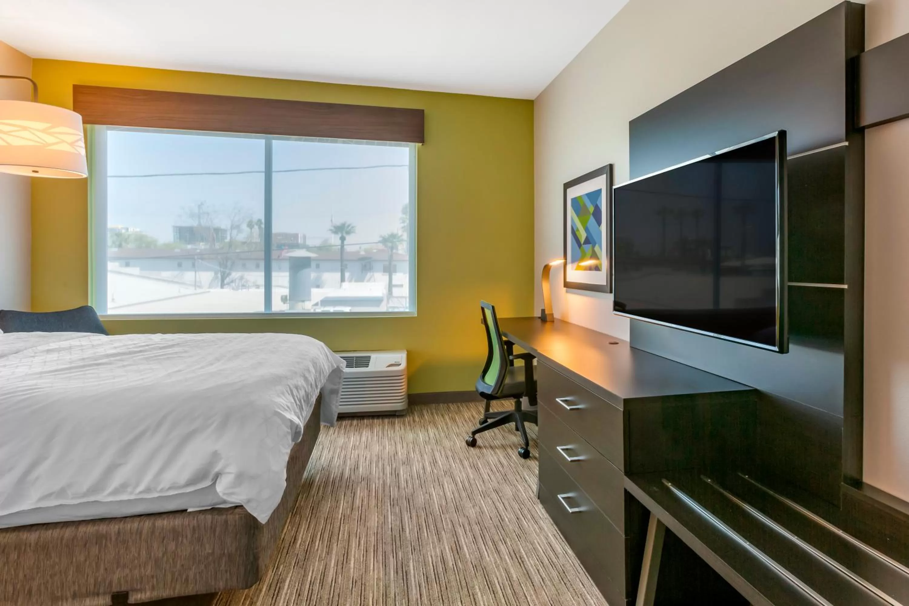 View (from property/room), Bed in Holiday Inn Express & Suites - Phoenix Dwtn - State Capitol by IHG