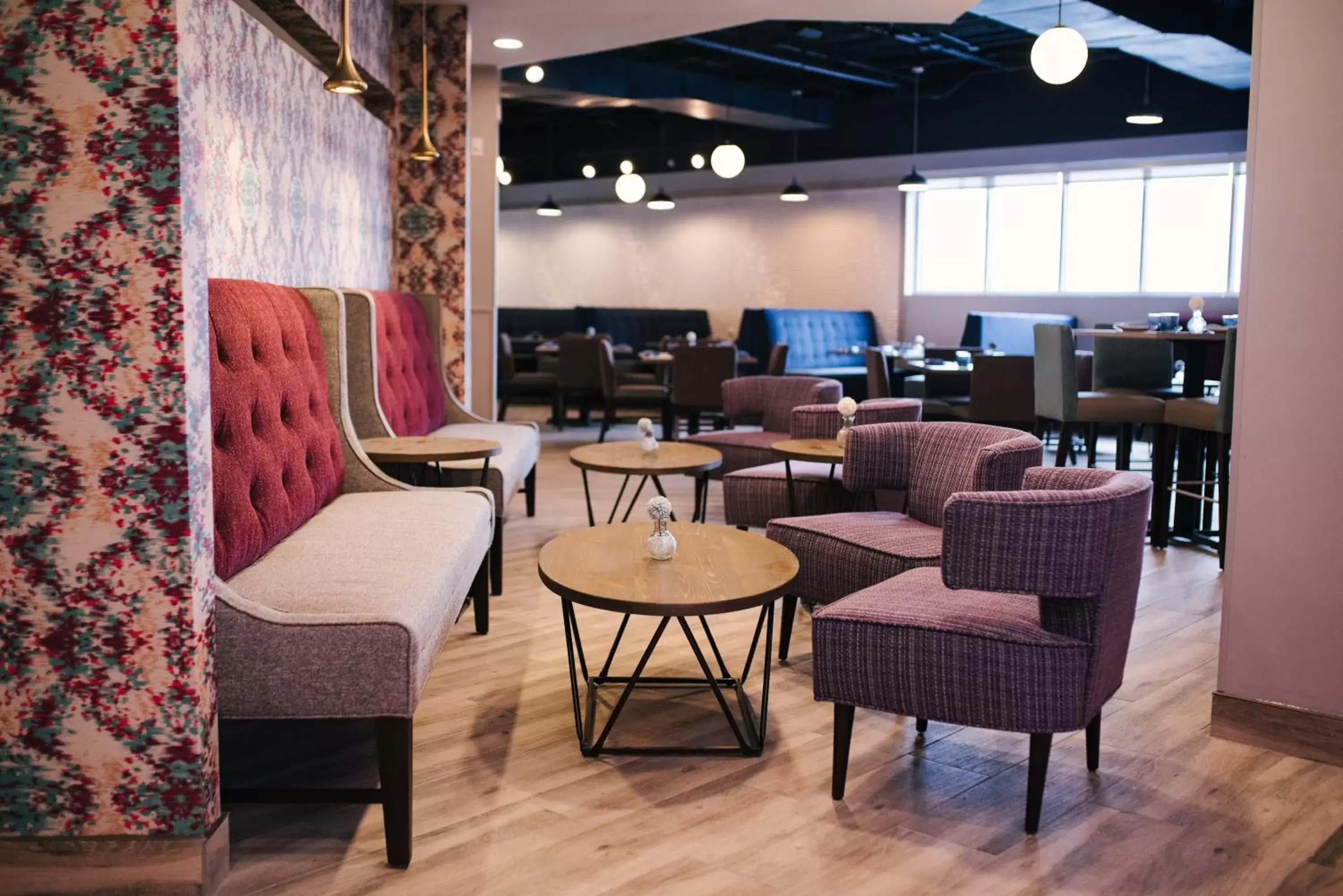 Lounge or bar, Restaurant/Places to Eat in Holiday Inn Philadelphia-Cherry Hill, an IHG Hotel