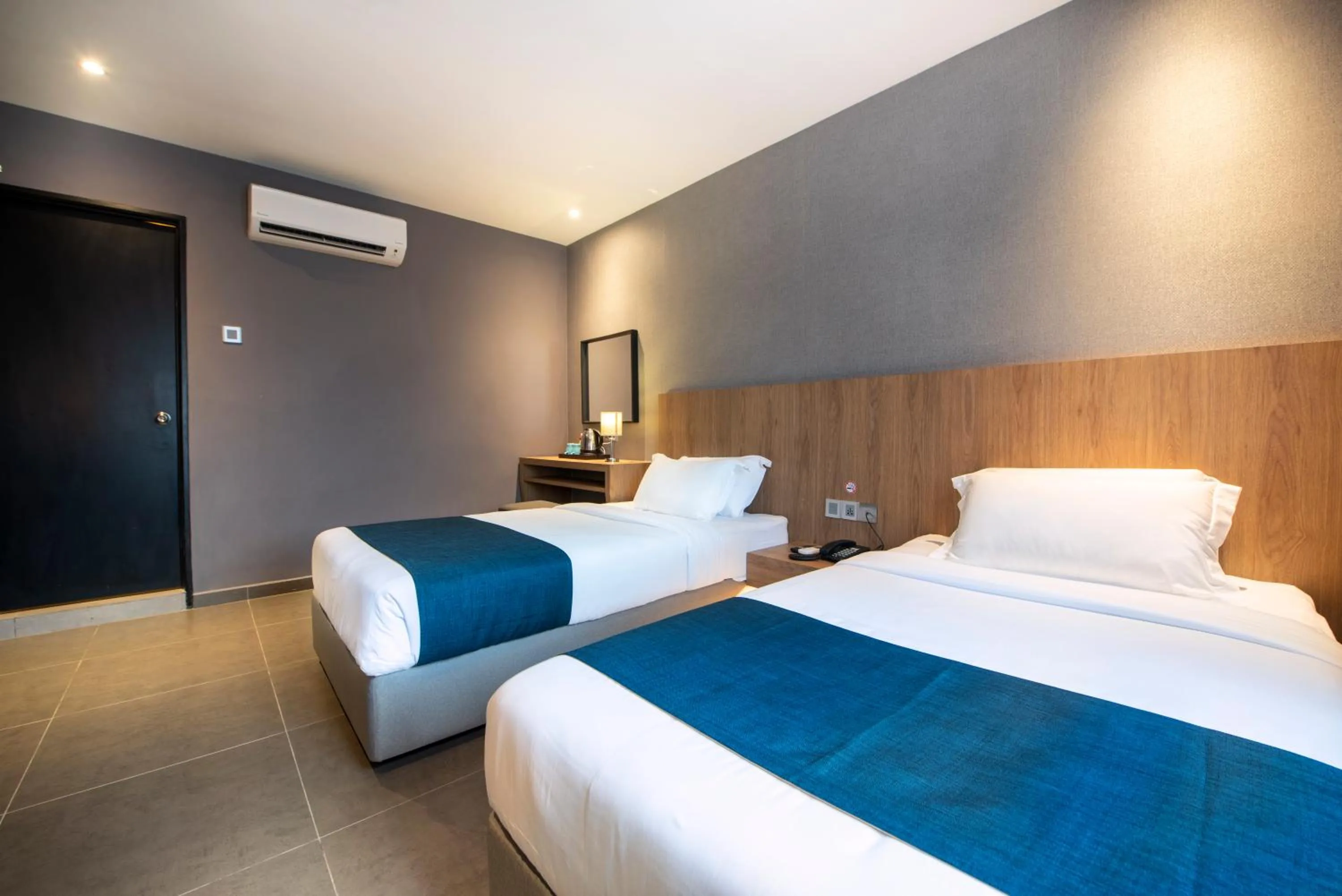 TV and multimedia, Bed in Orange Business Hotel Petaling Jaya