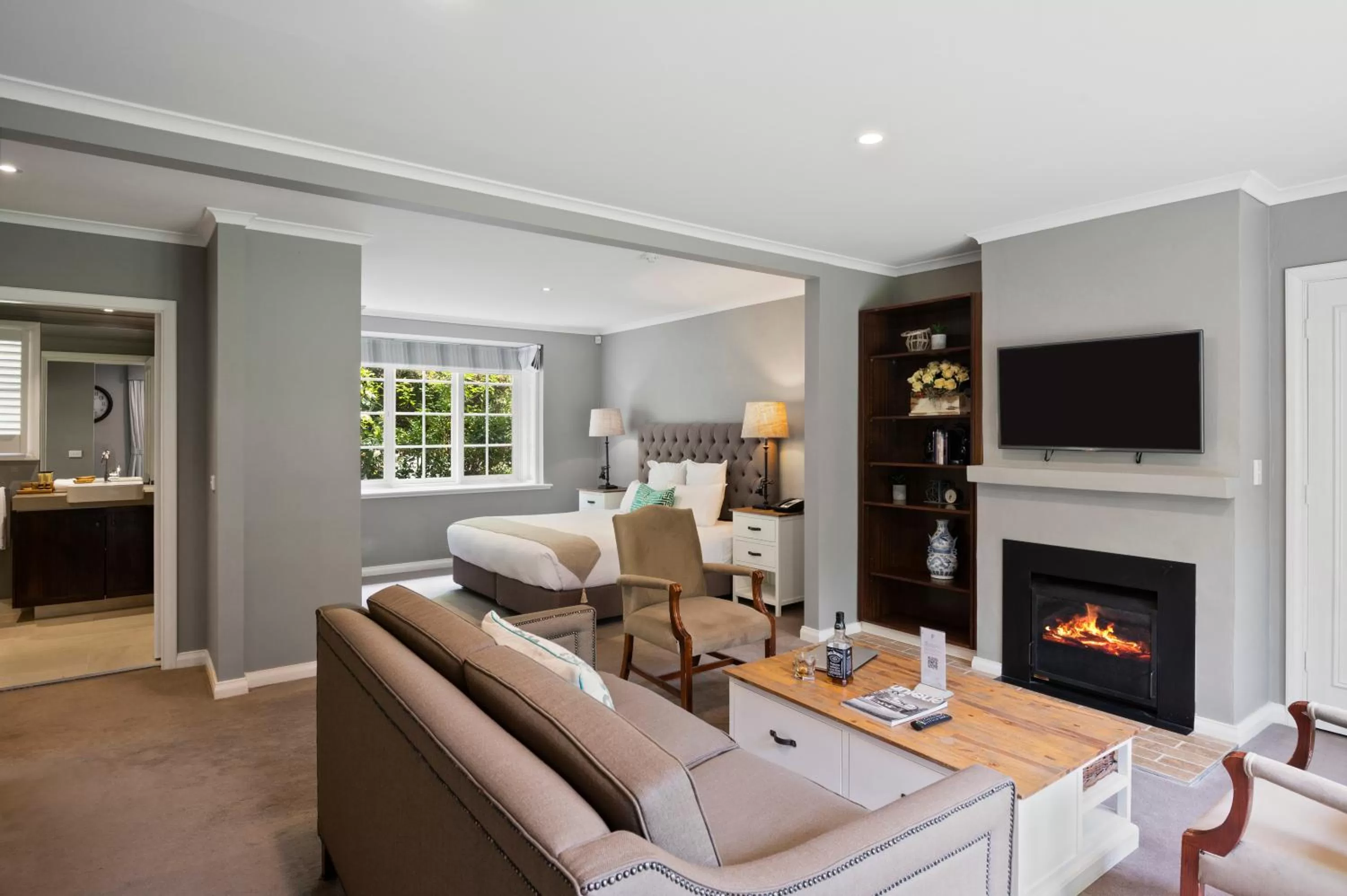 TV and multimedia in Parklands Country Gardens & Lodges Blue Mountains