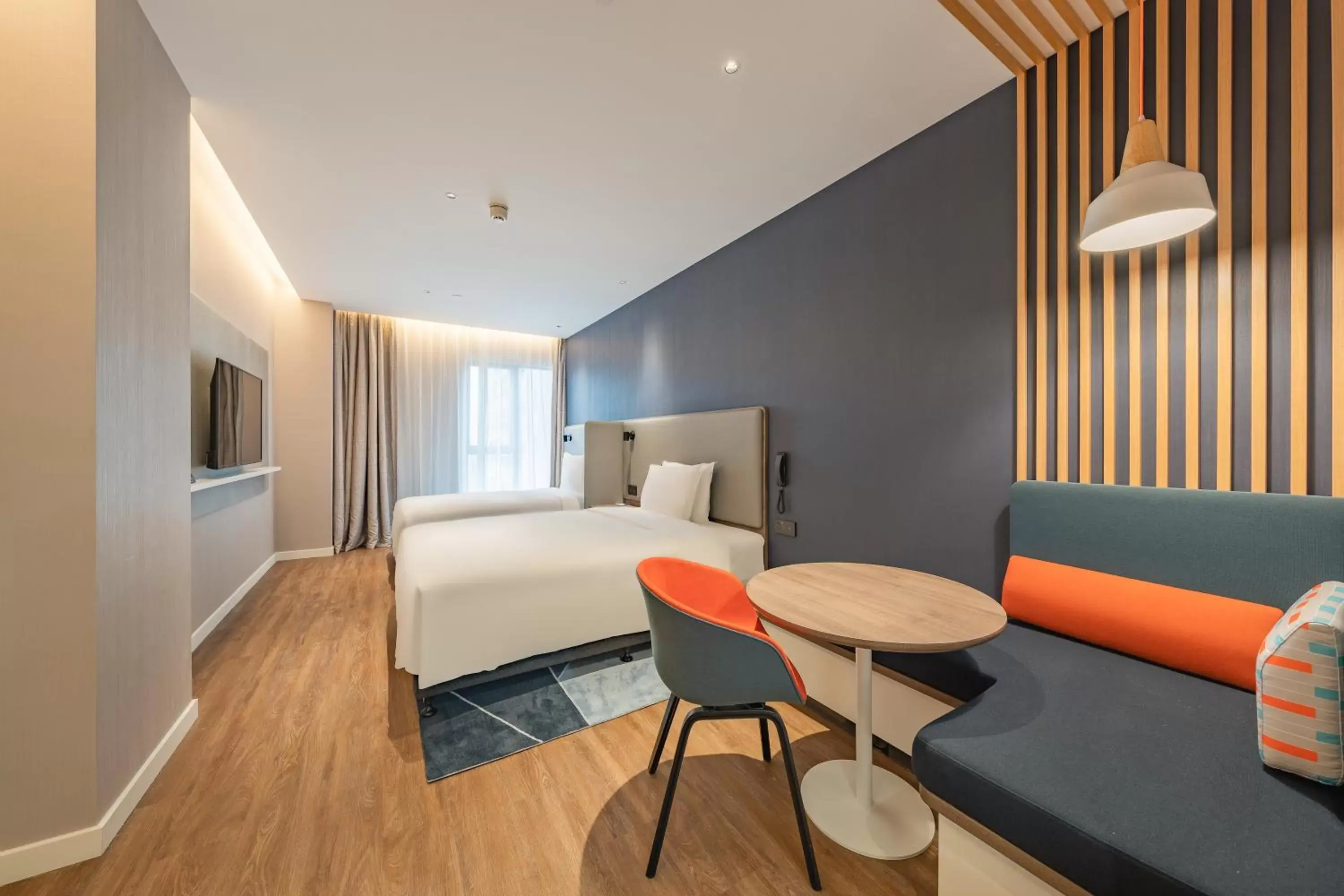 Bed, Seating Area in Holiday Inn Express Shanghai Expo Centre, an IHG Hotel