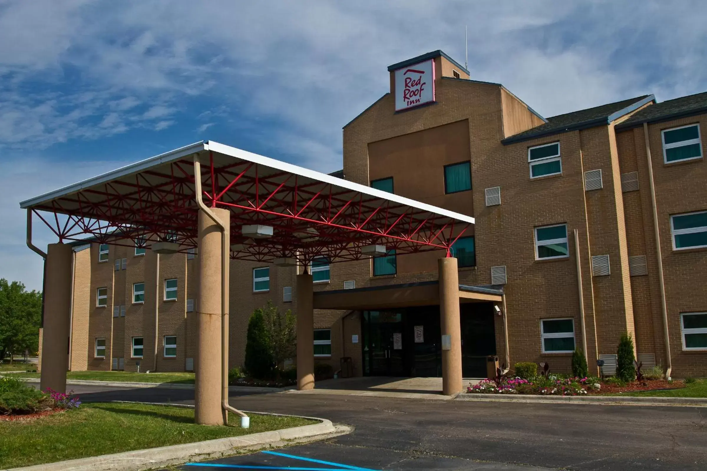 Facade/entrance, Property Building in Travelodge by Wyndham Romulus Detroit Airport