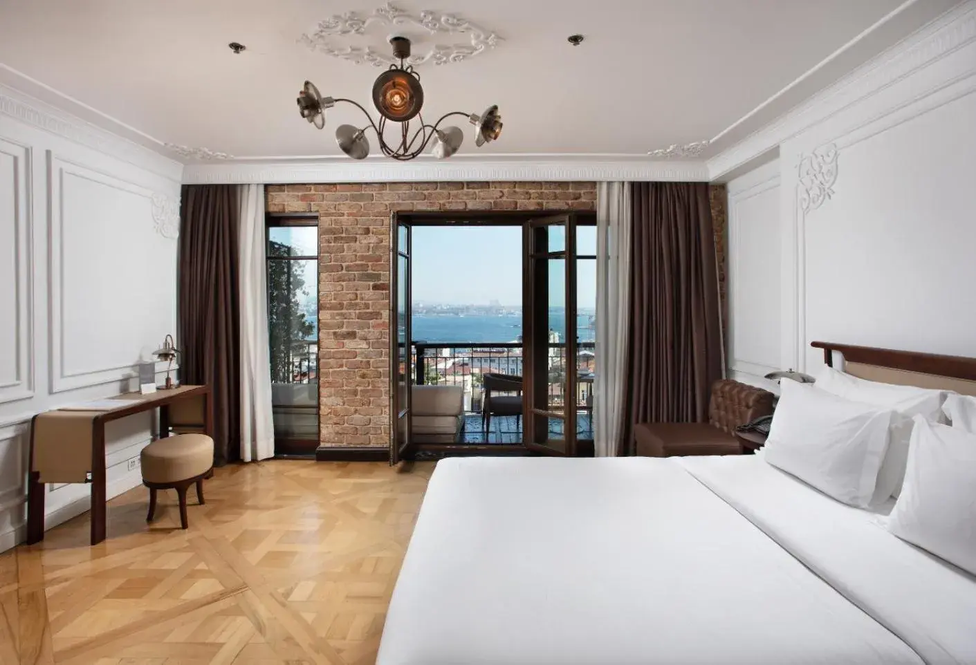 Photo of the whole room in Georges Hotel Galata