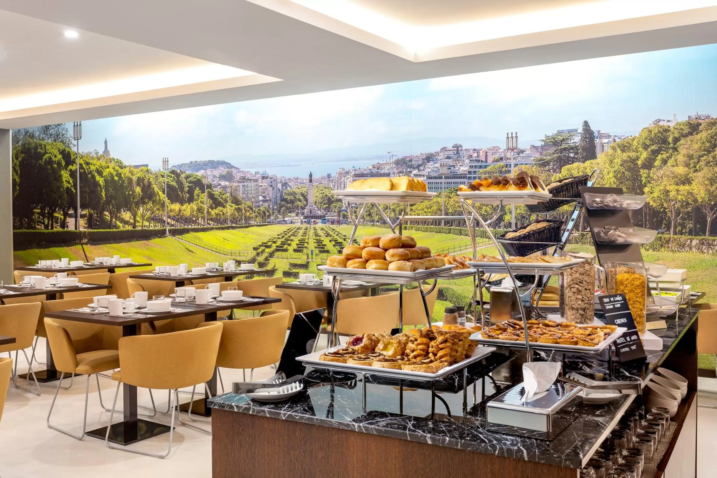 Breakfast in Empire Marquês Hotel