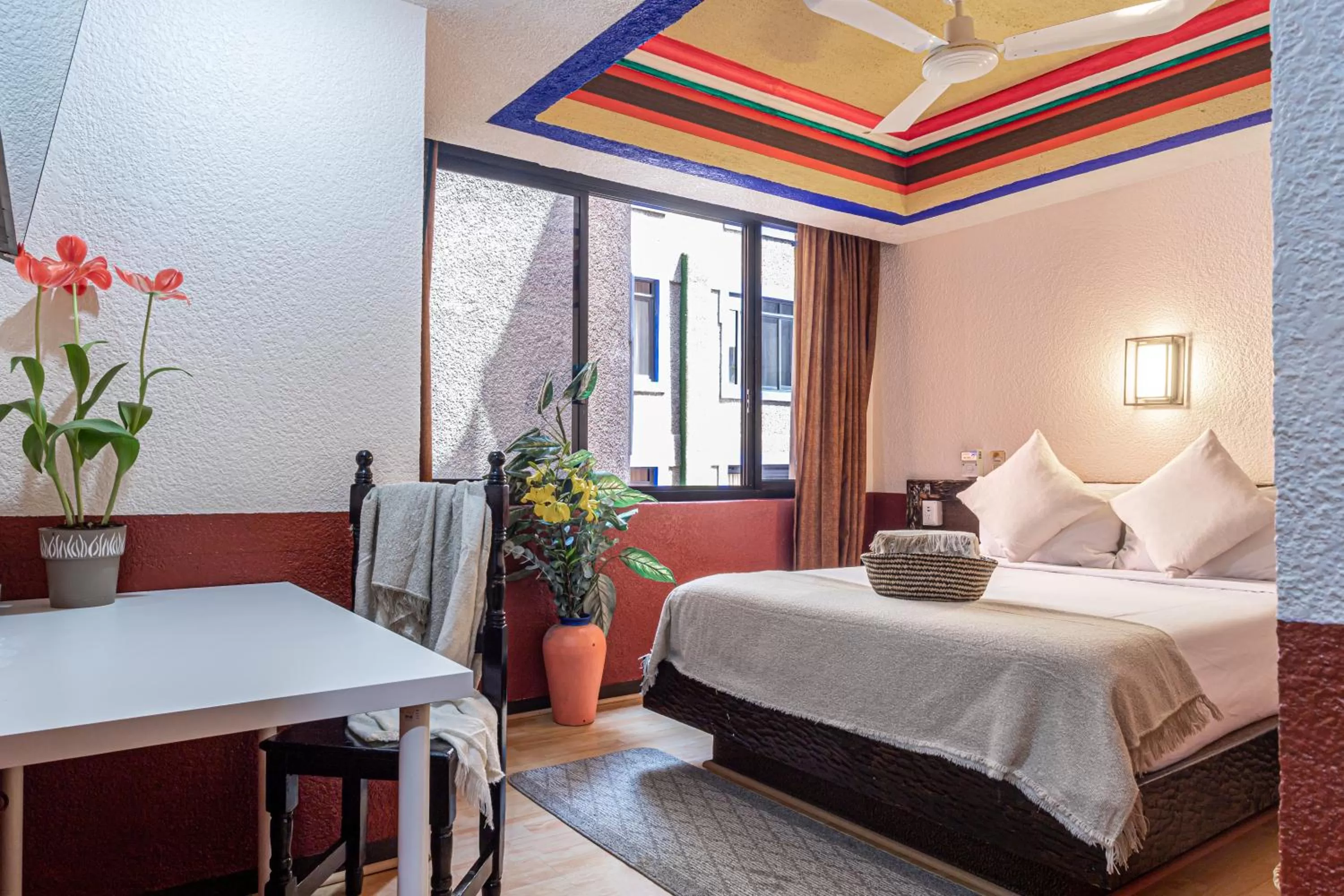 Photo of the whole room, Bed in Soy Local CDMX