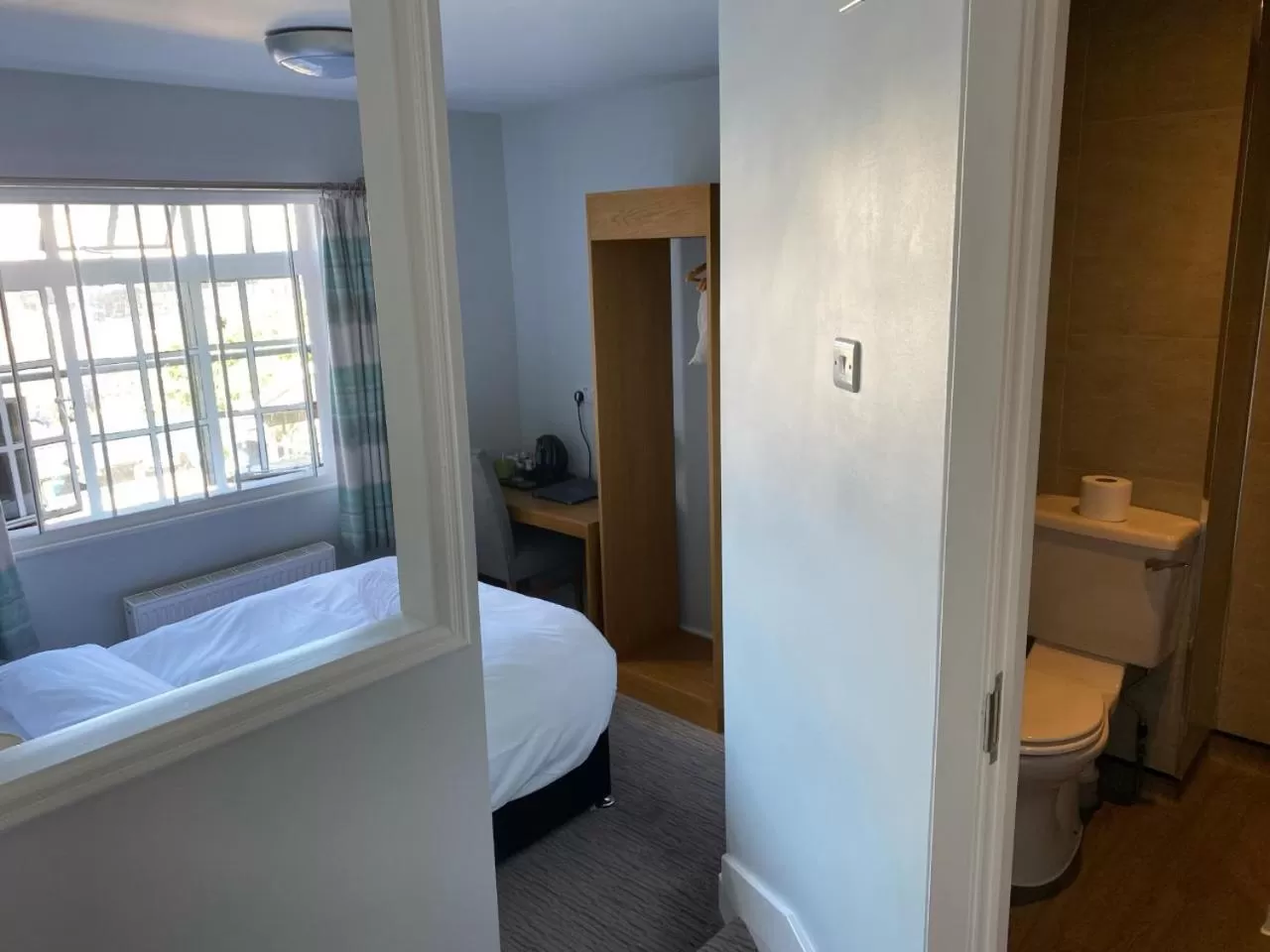 Photo of the whole room, Bed in Queen Street Tap