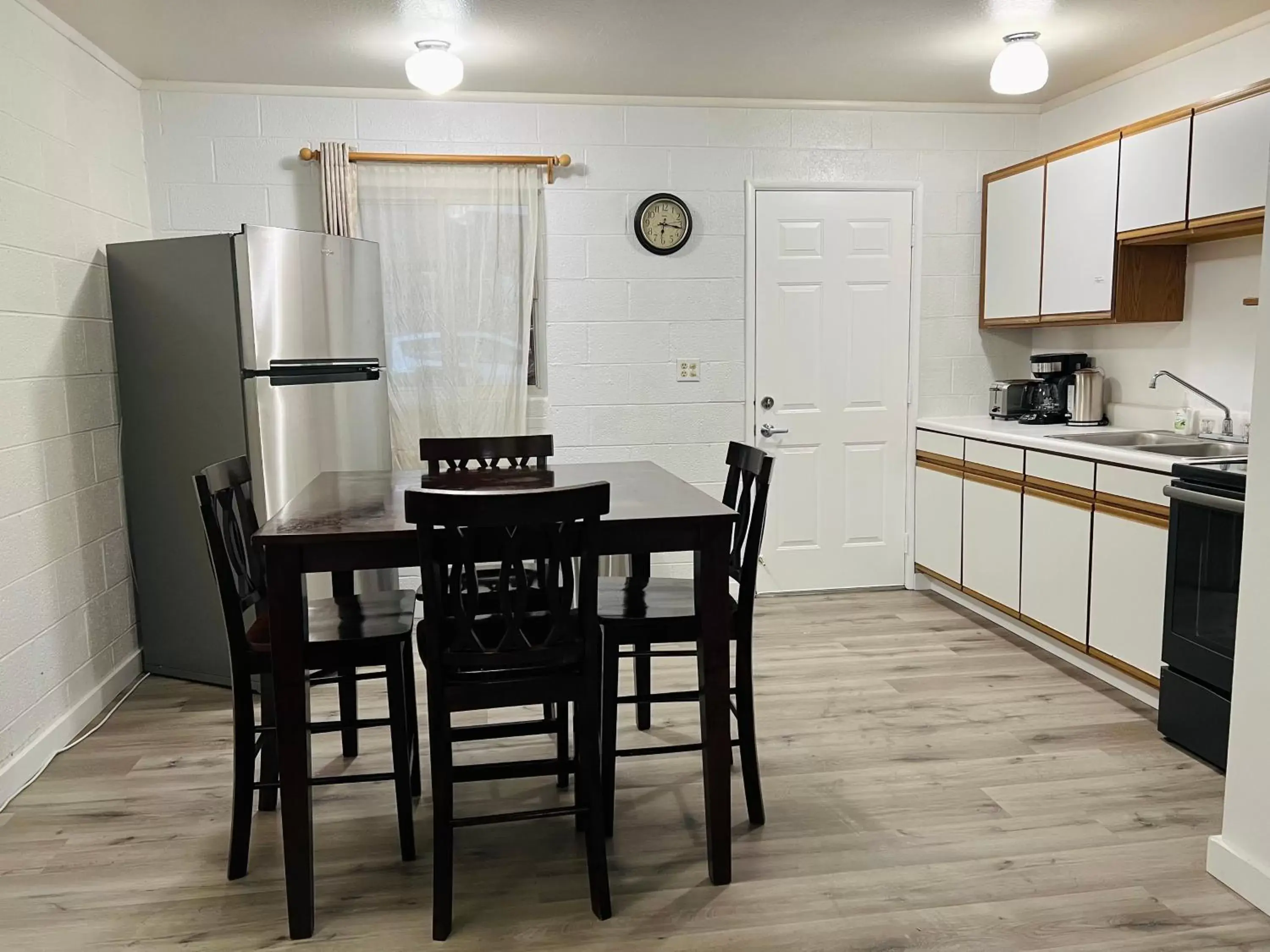kitchen, Kitchen/Kitchenette in Lake Powell Motel & Apartments