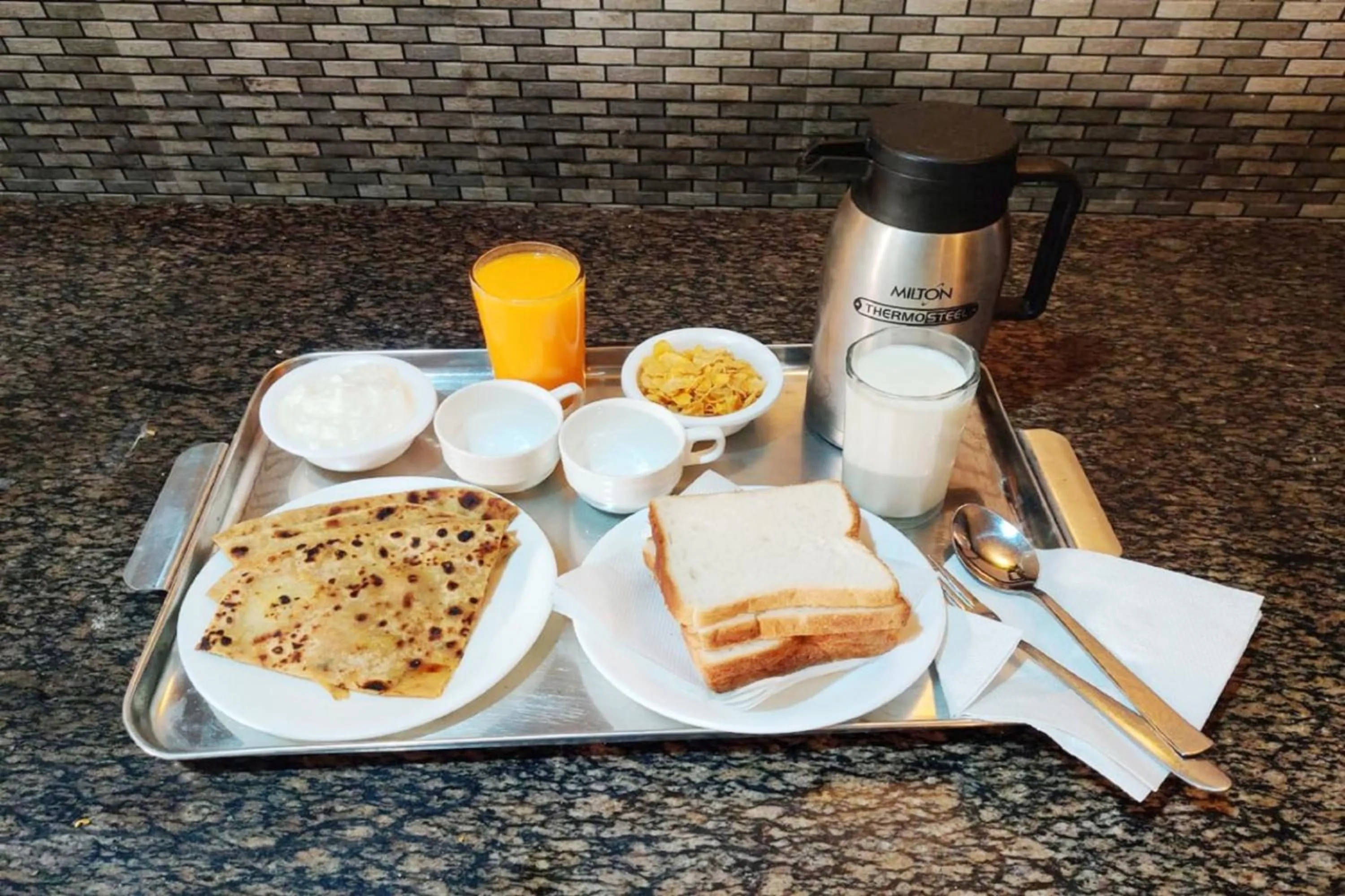 Breakfast in Goroomgo Hotel Manurama Ruby Kolkata