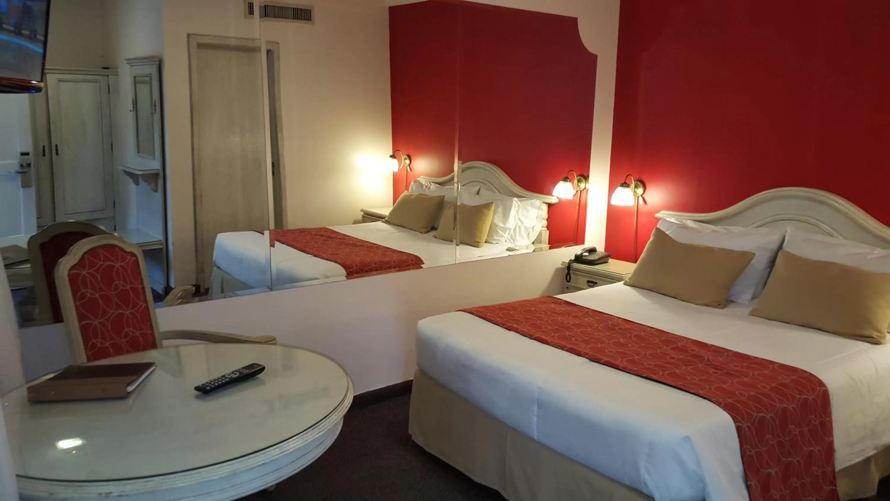 Bedroom, Bed in Centuria Hotel Buenos Aires