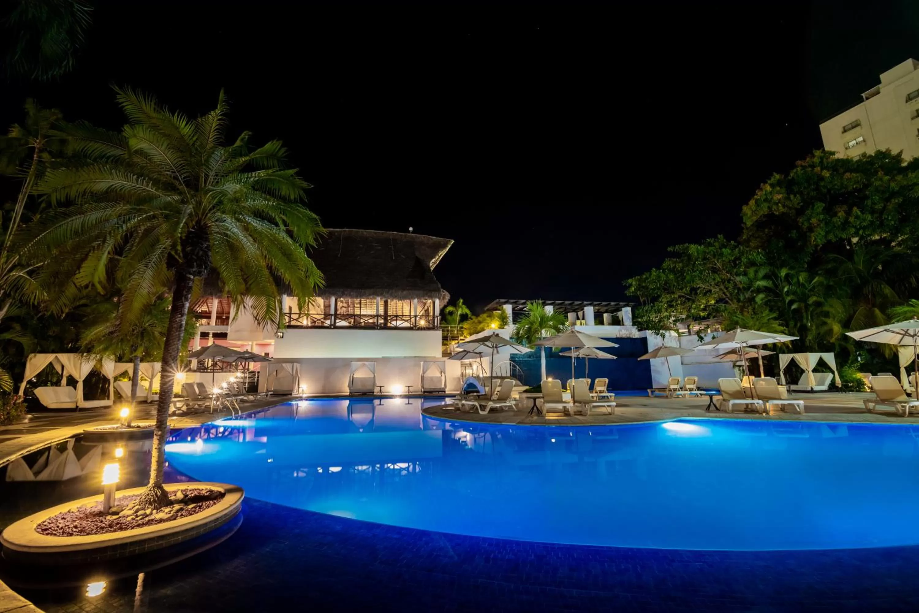Swimming pool in Emporio Acapulco